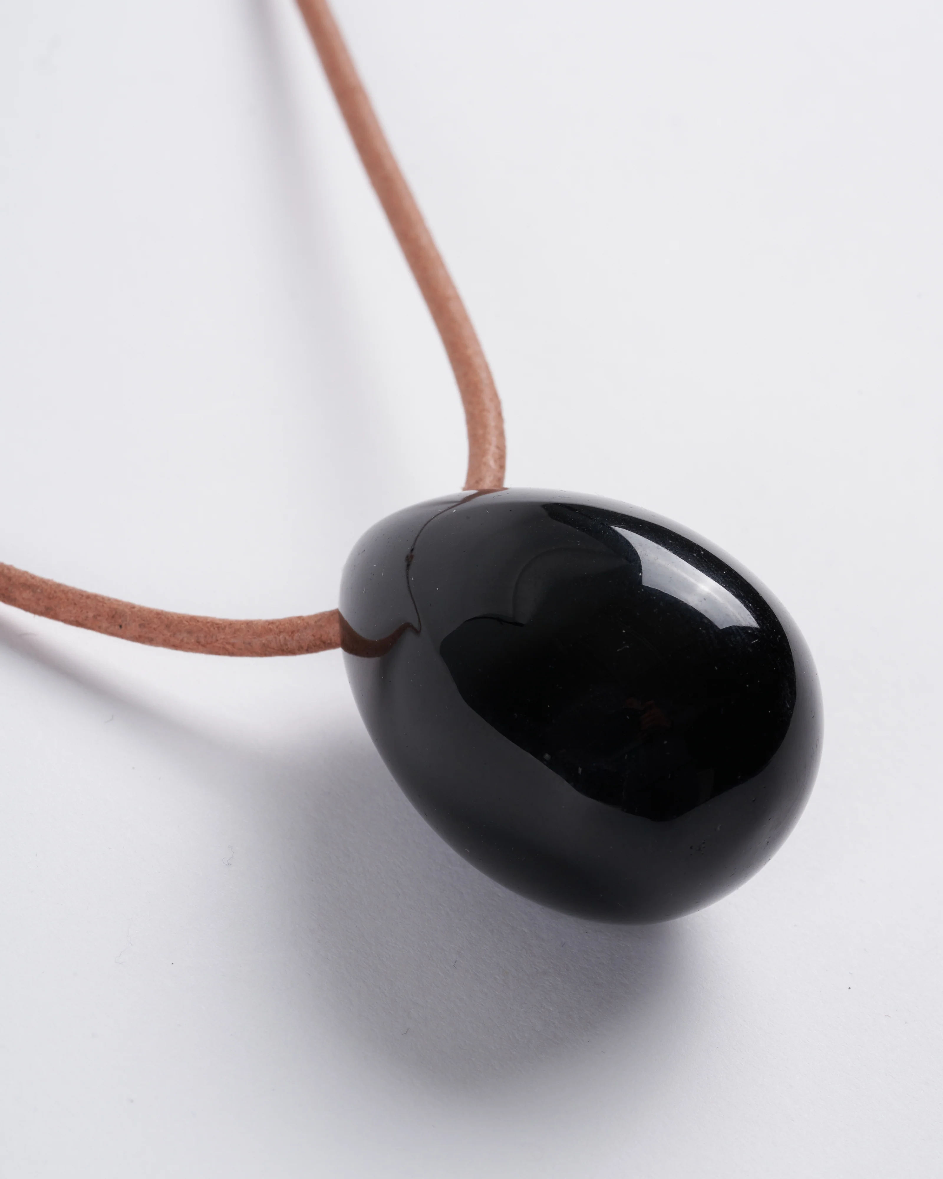 large obsidian egg on 3mm leather - stone black - Image 2