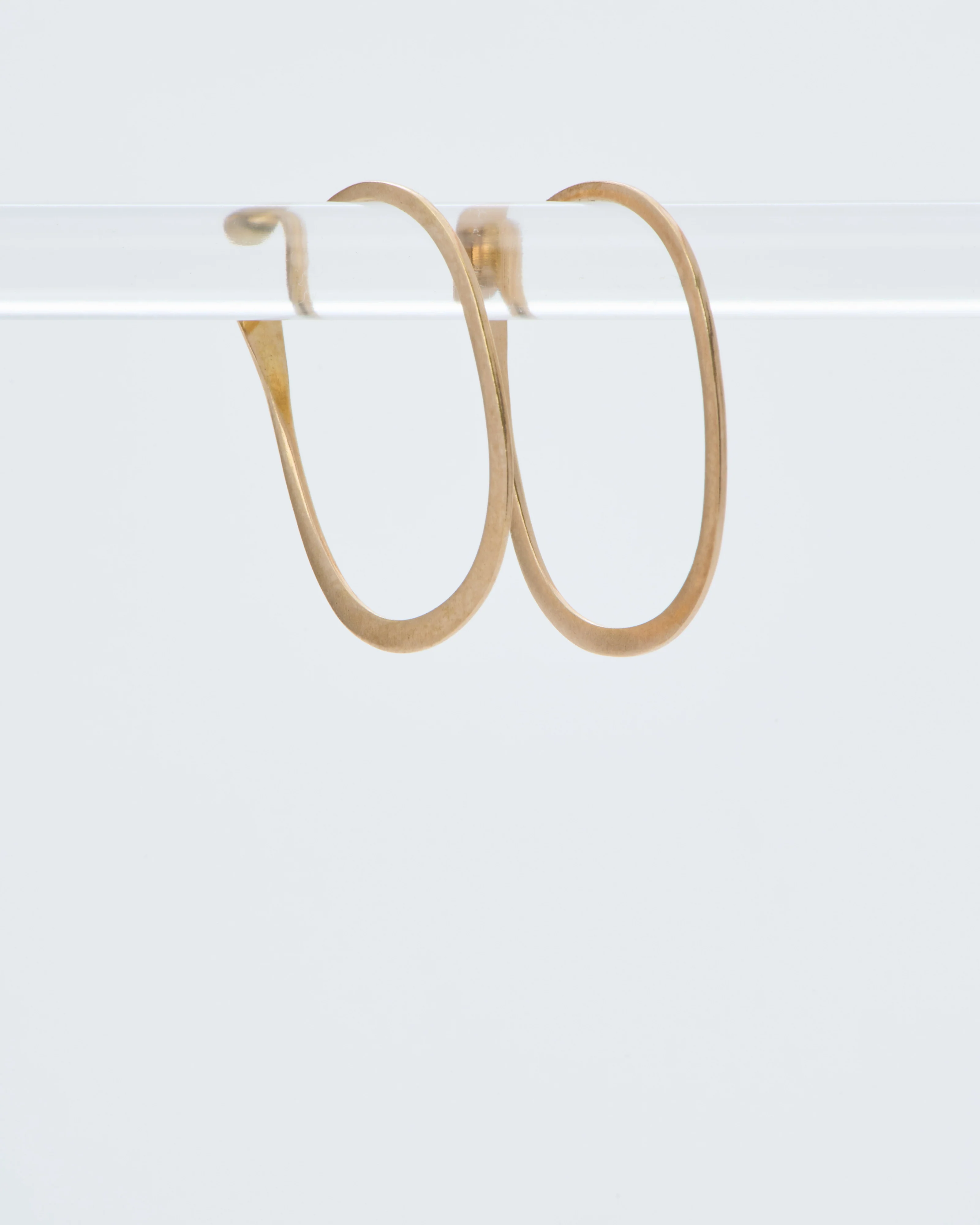 14 karat gold oval hoop - Image 2