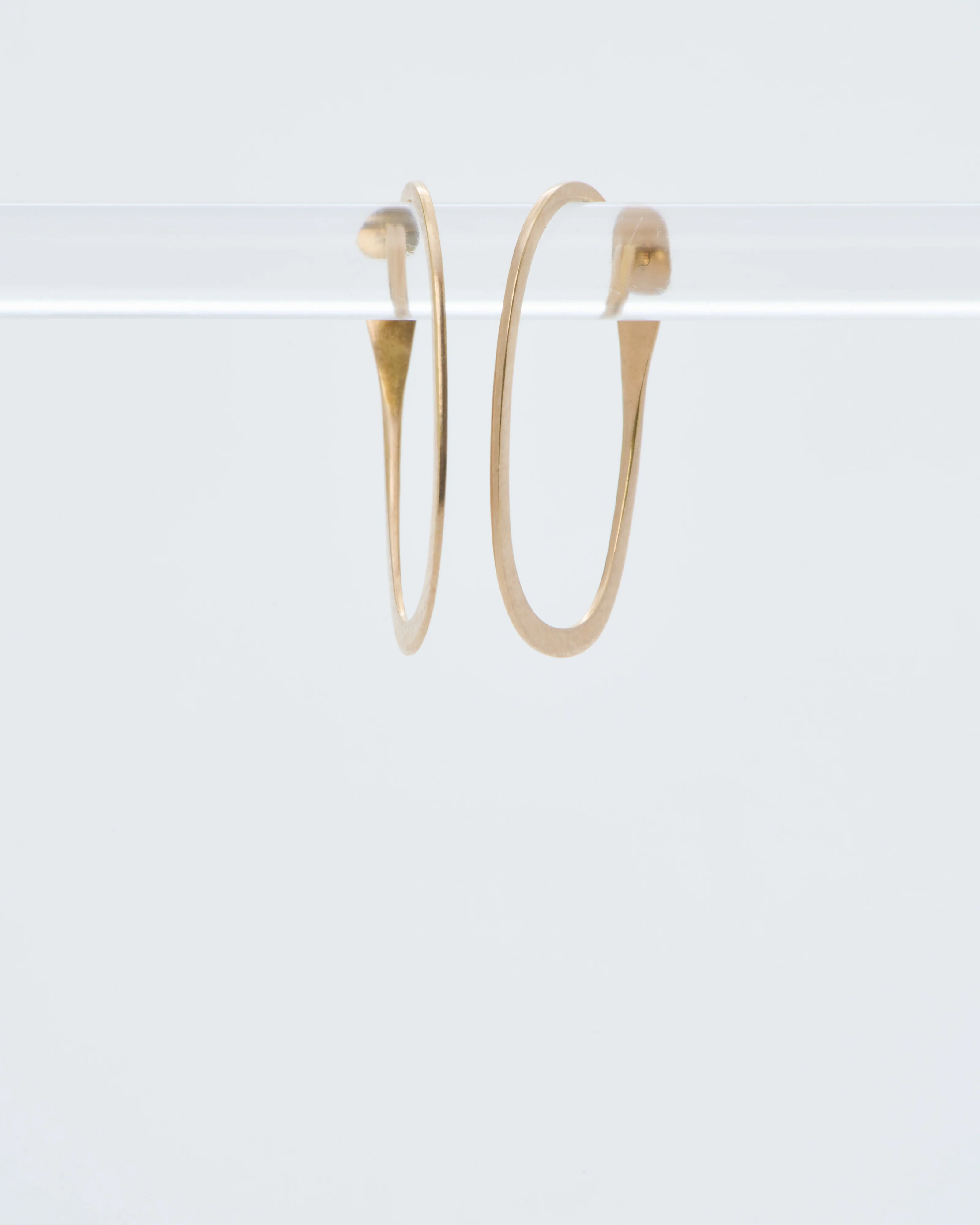 14 karat gold oval hoop - Image 4