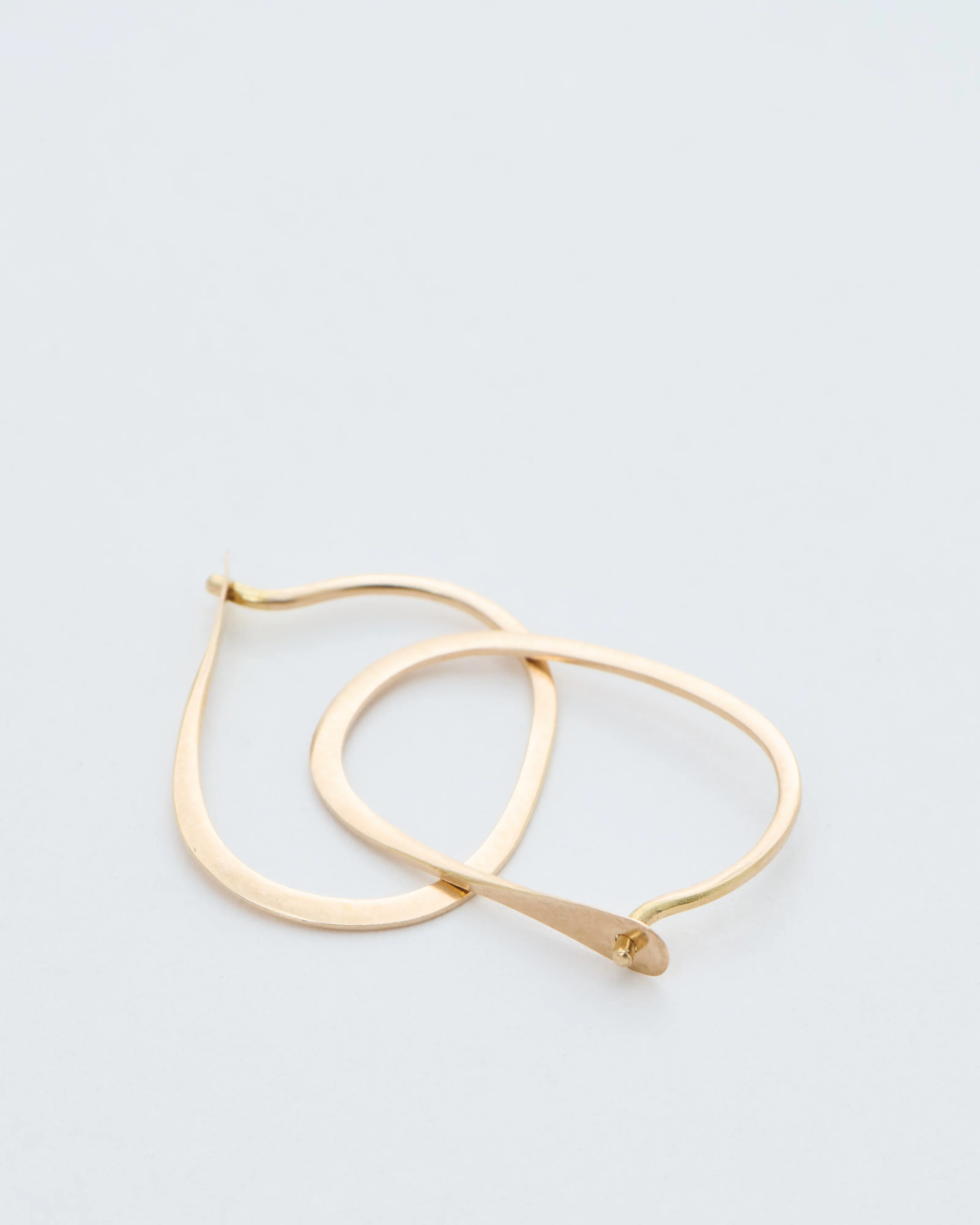 14 karat gold oval hoop - Image 6