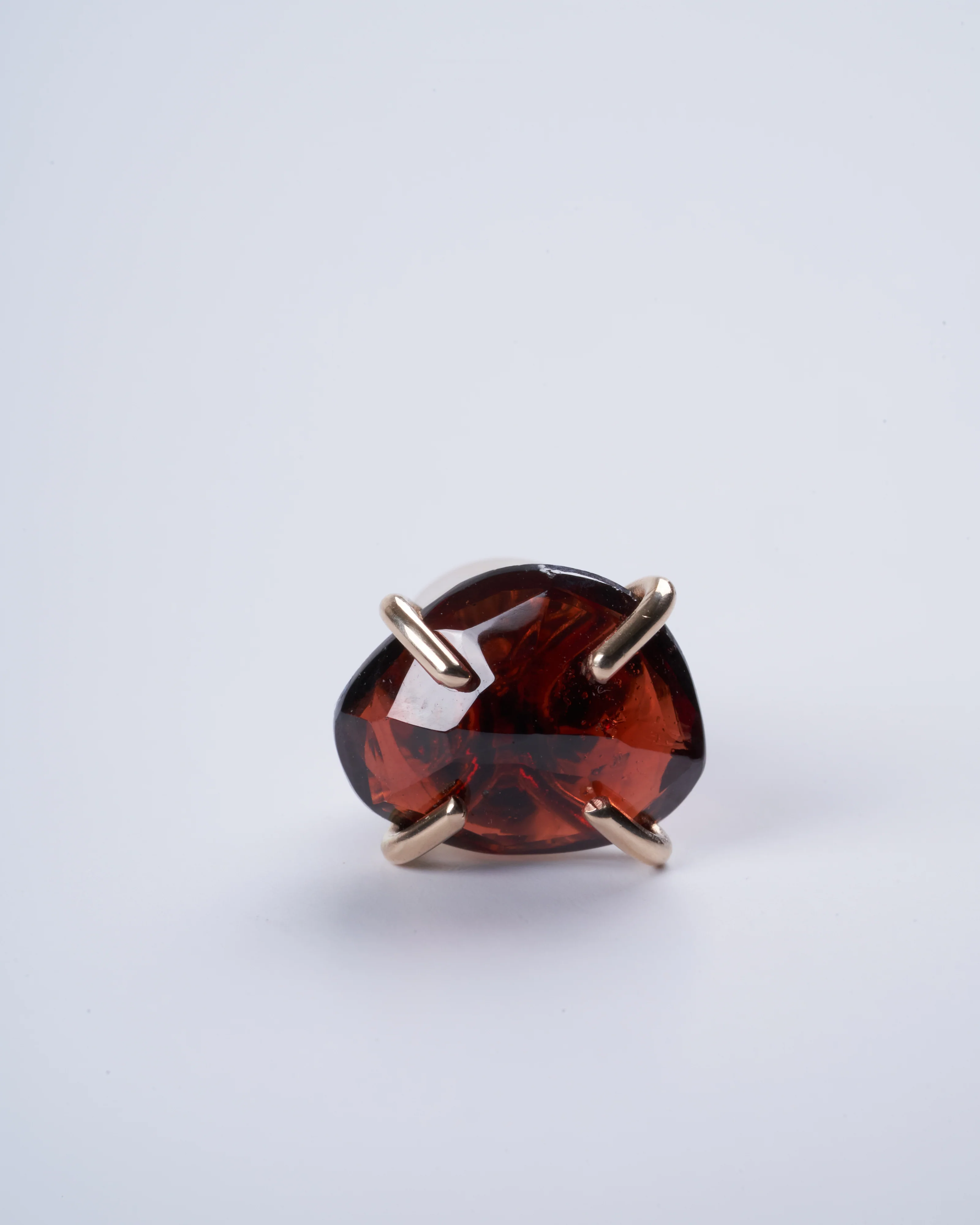 14k gold prong set garnet post - Image 3