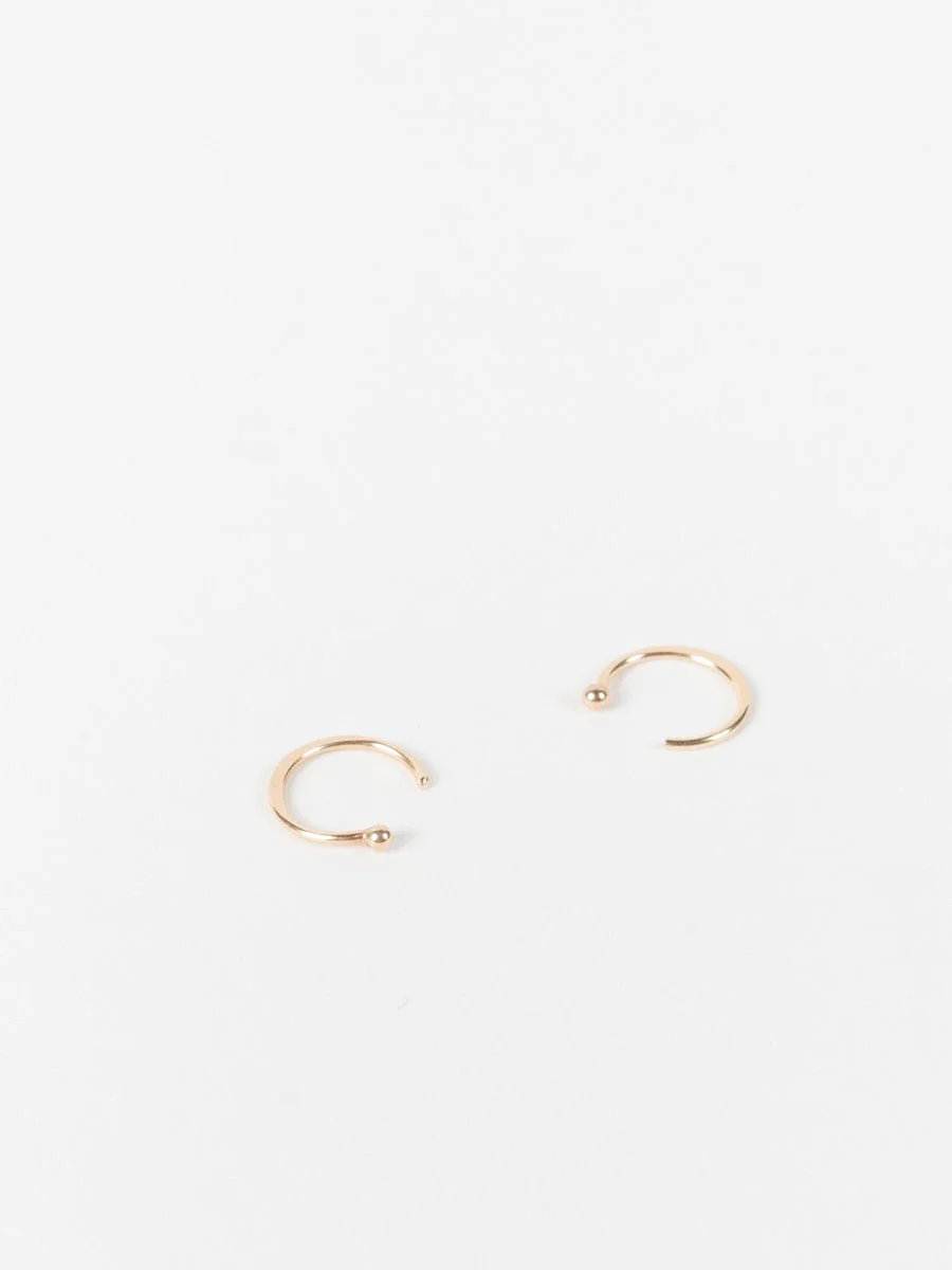 hugger hoop earring- yellow gold - Image 3