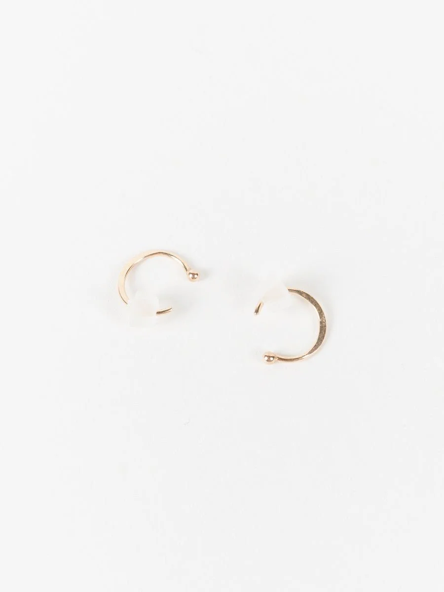 hugger hoop earring- yellow gold - Image 4