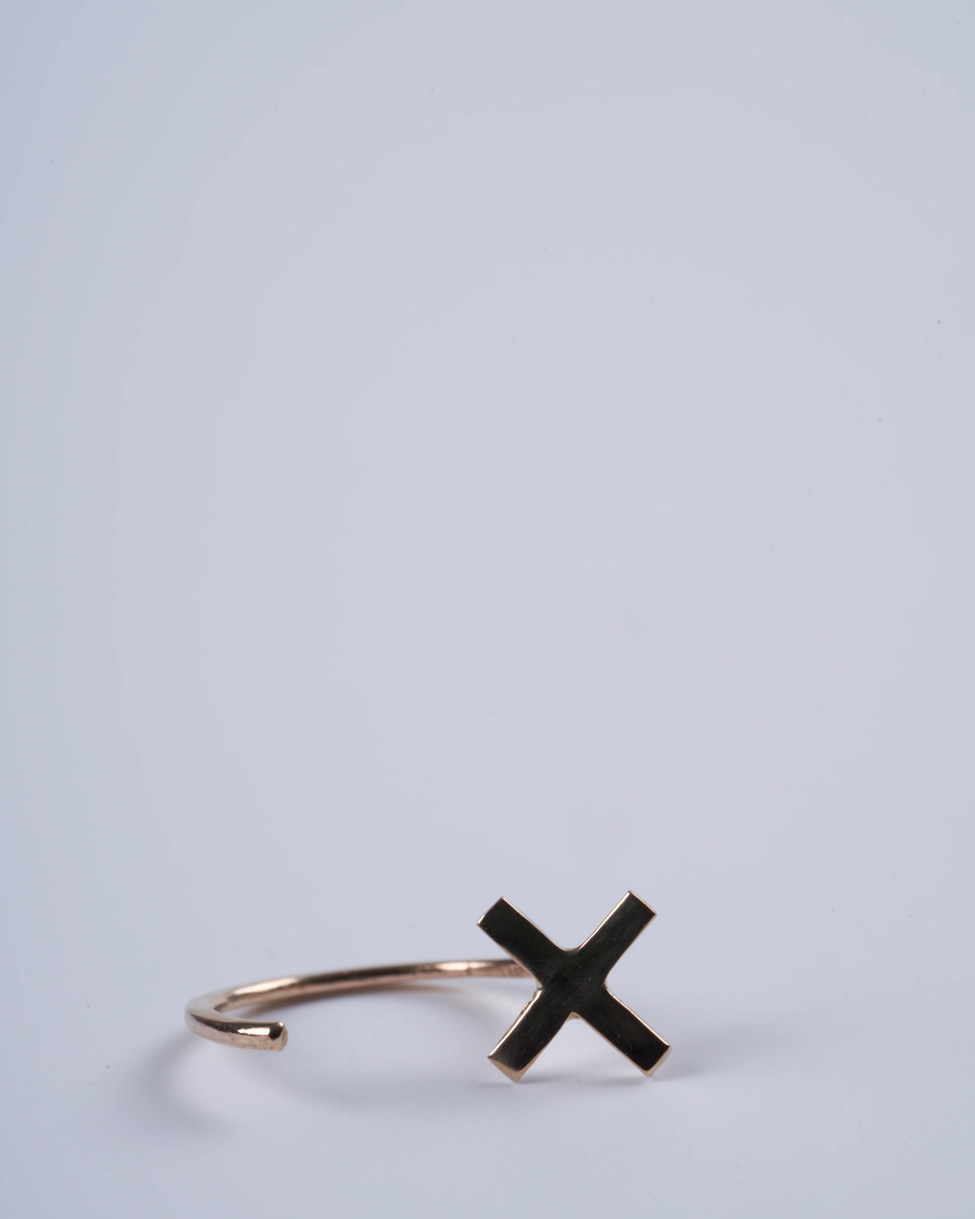 14k yellow gold x hug hoop - gold - Image 3