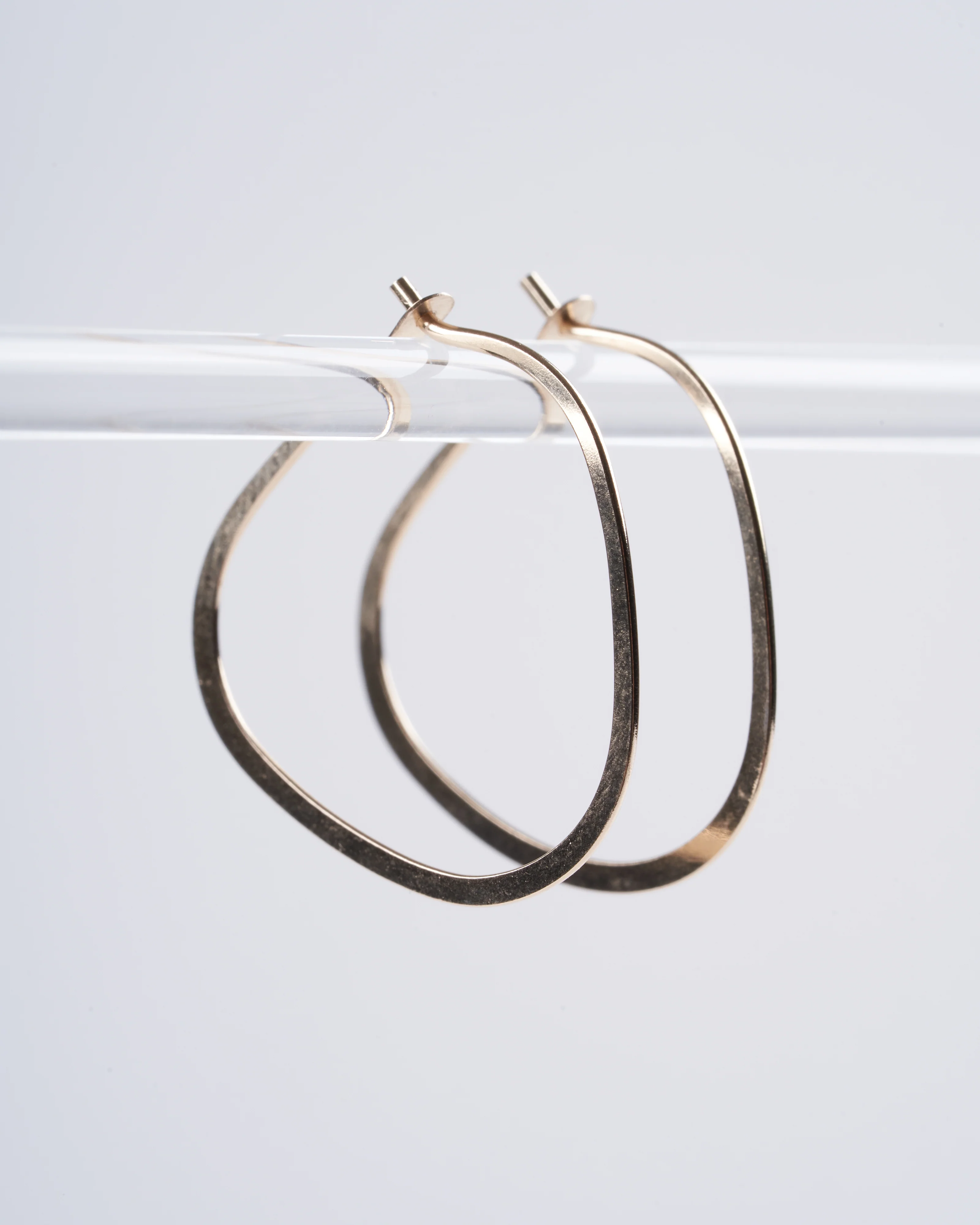 14kt yellow gold small triangle hoop - gold - Image 2
