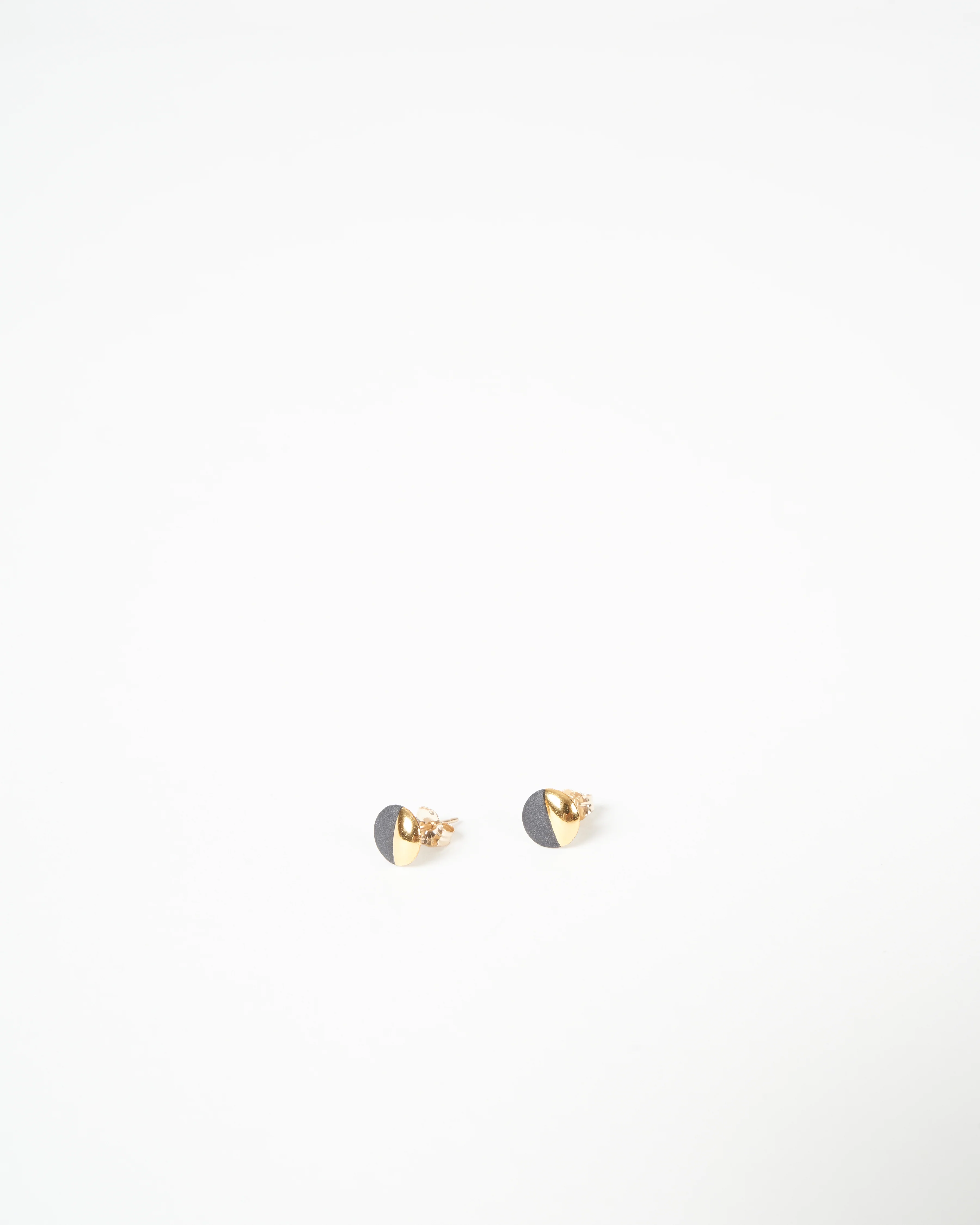 gold dipped circle stud - black - Image 2
