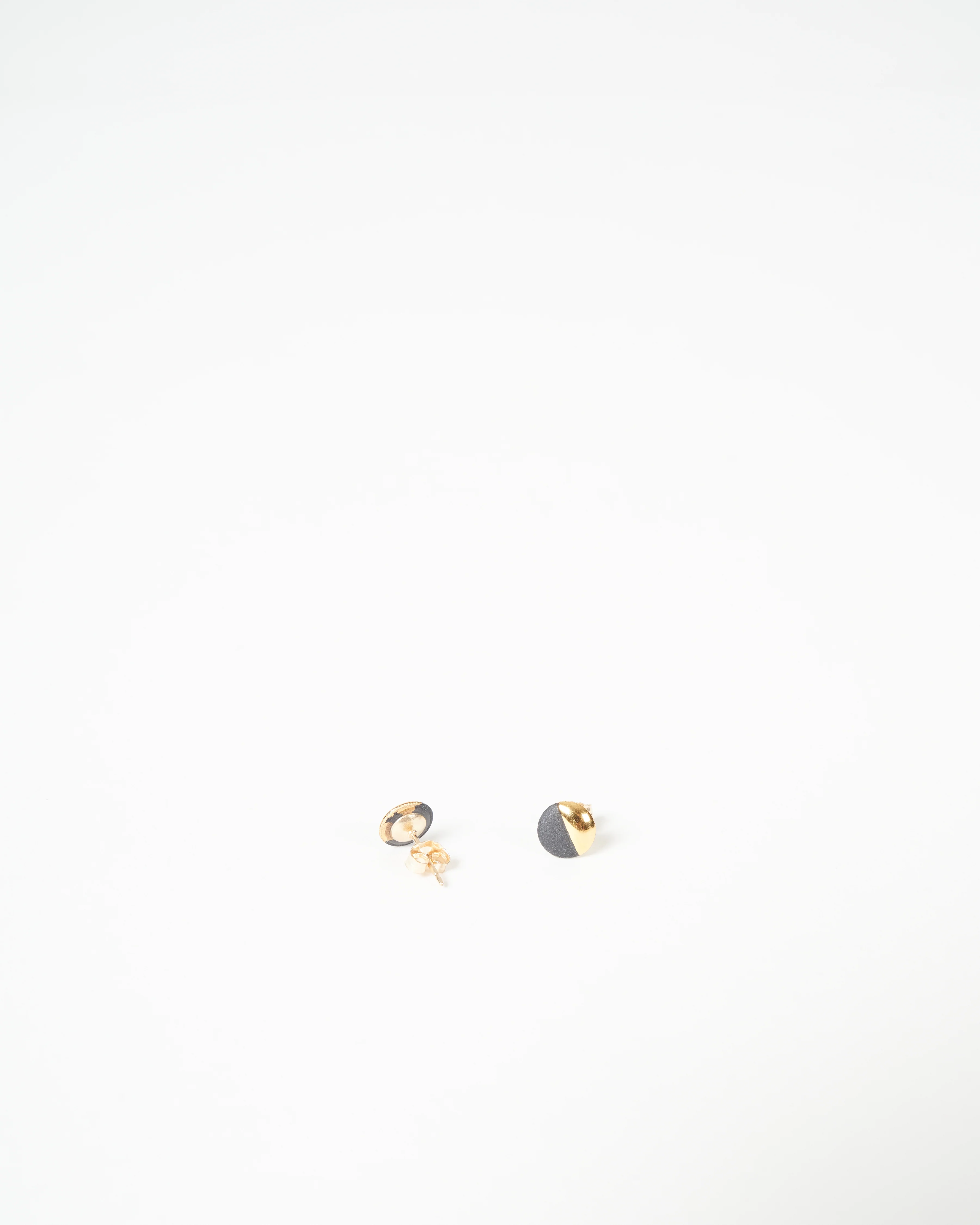 gold dipped circle stud - black - Image 3