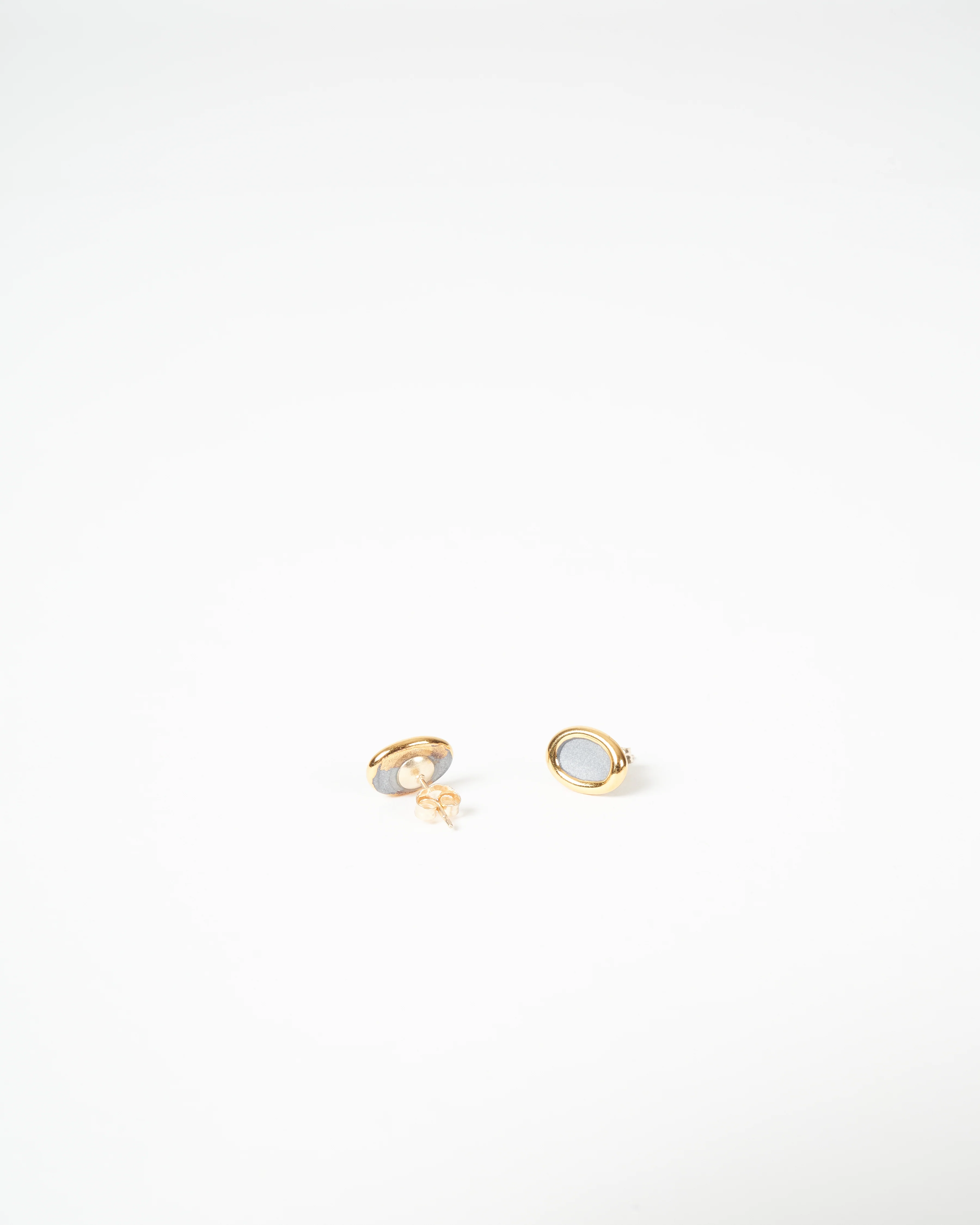 gold rimmed oval studs - grey - Image 3