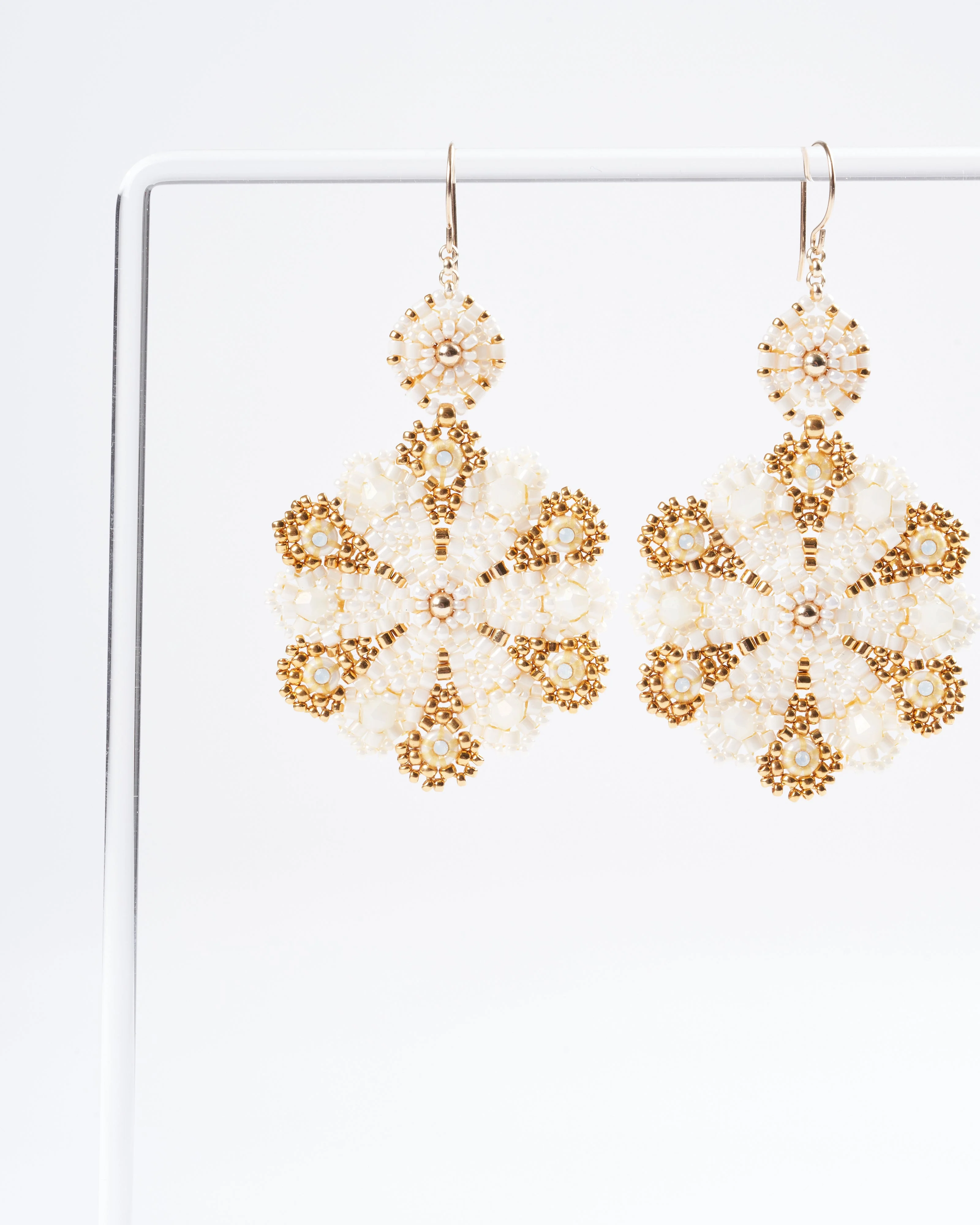 opalite flower with post white and gold - white - Image 2