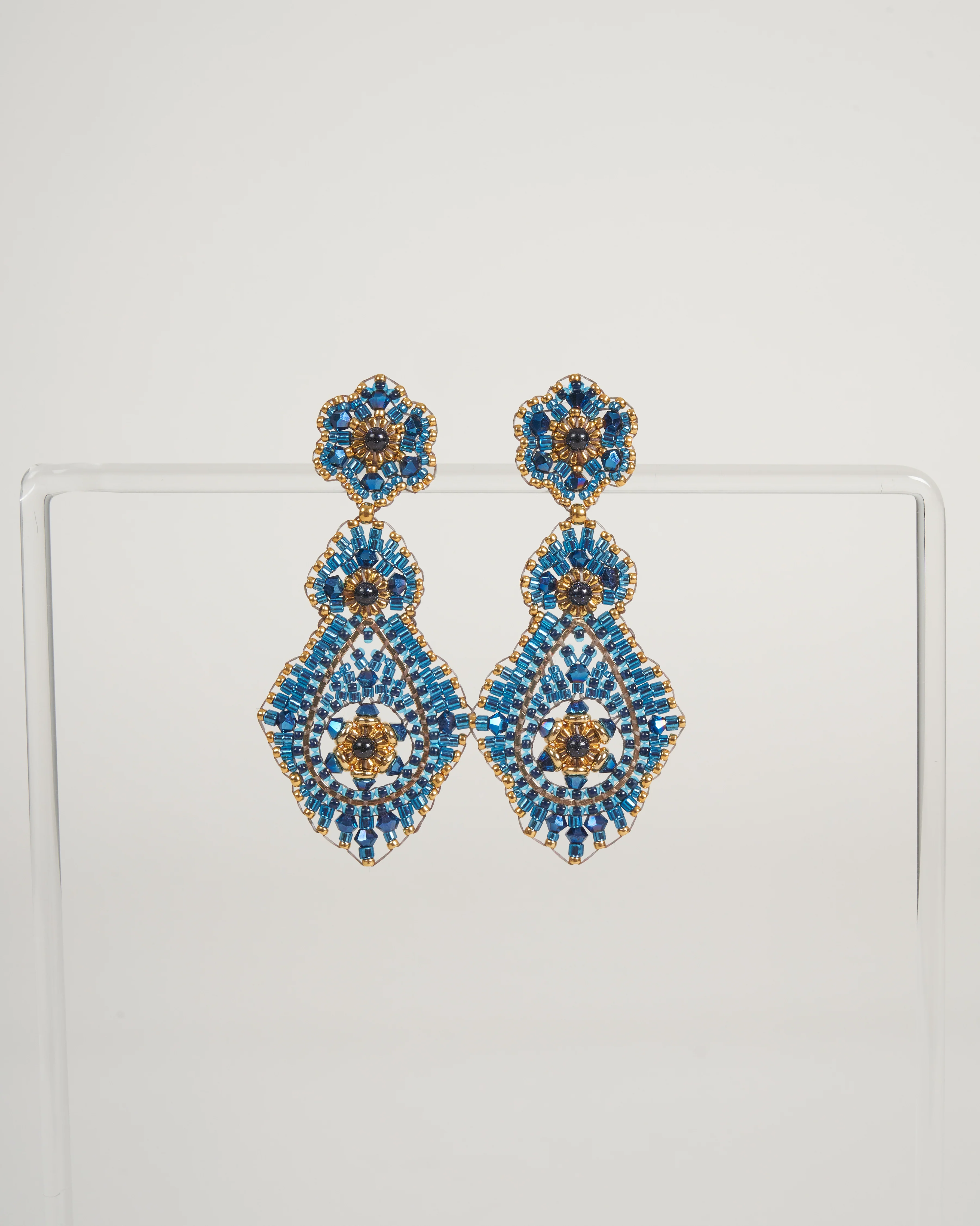 e81102X earrings - Image 2
