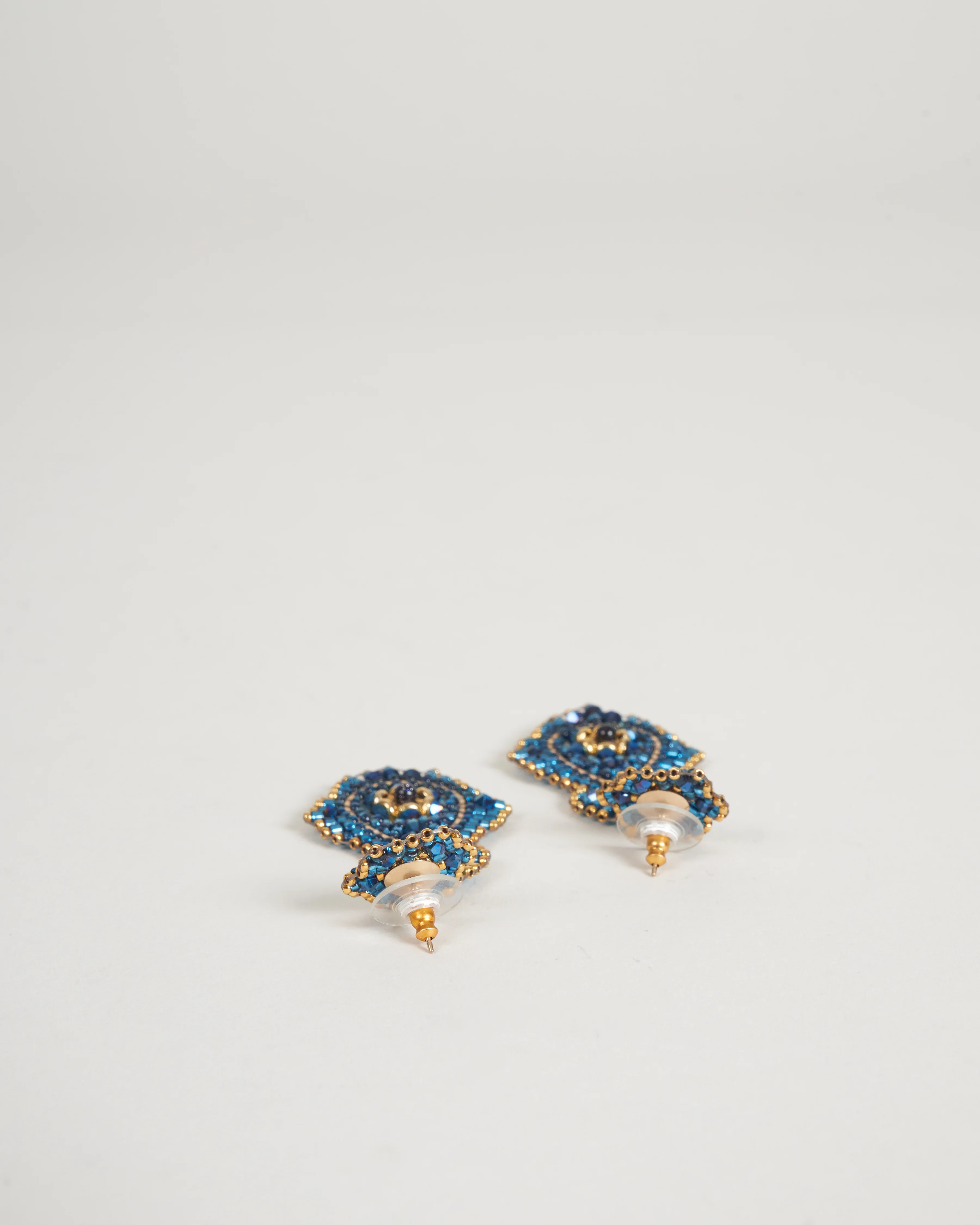 e81102X earrings - Image 3