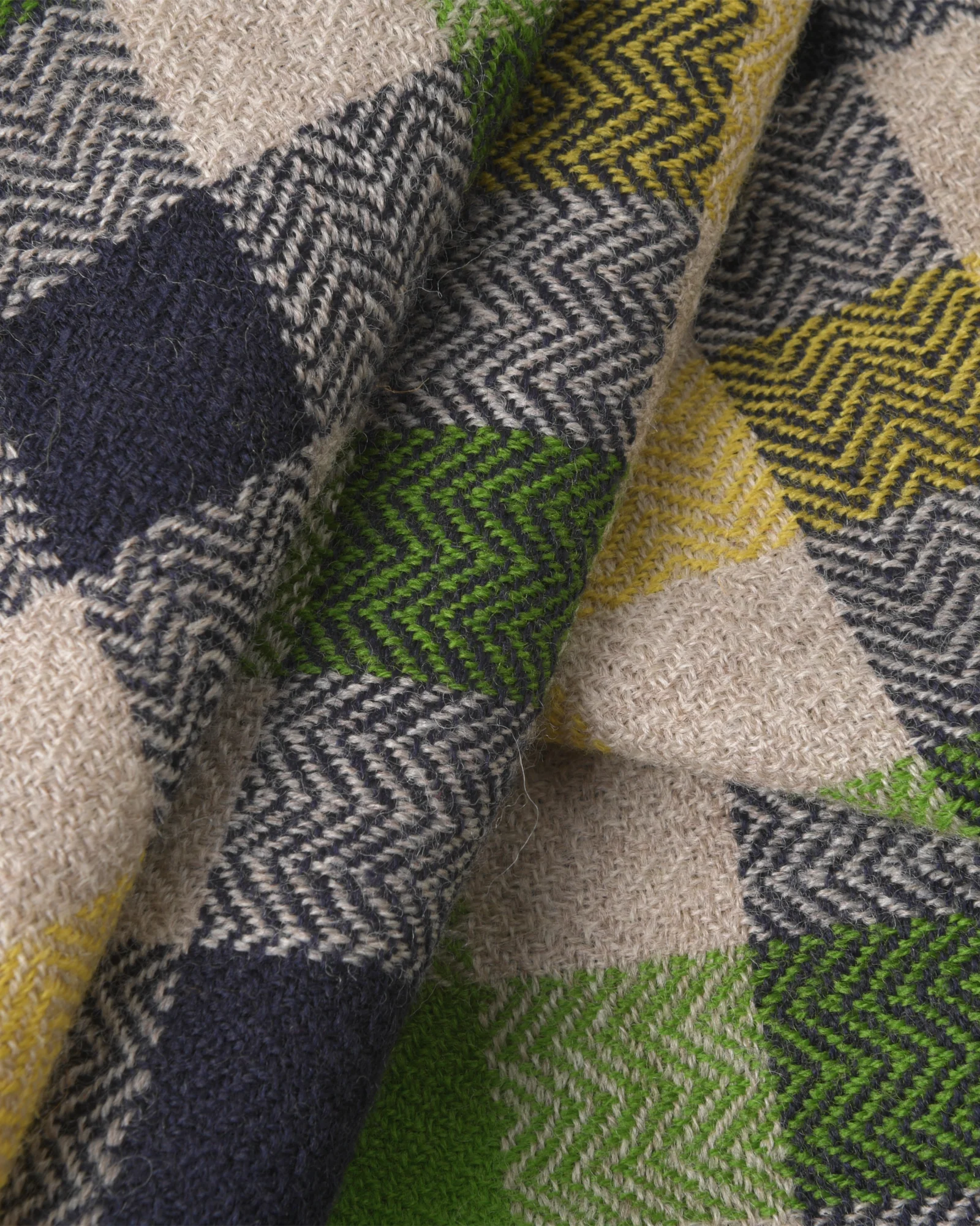 plaid laine n68 blanket - apple green - Image 2