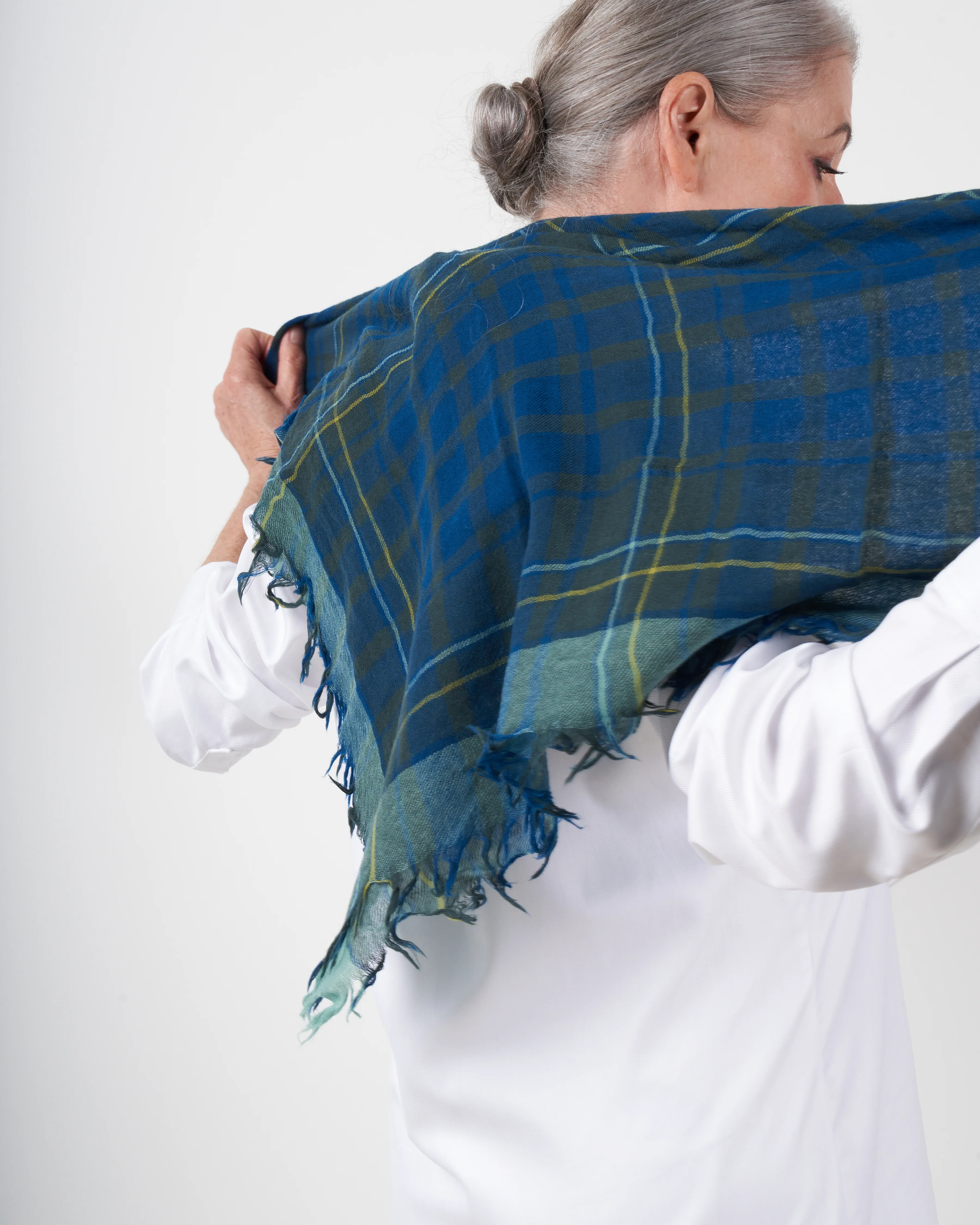 square wool scarf - japan blue - Image 3