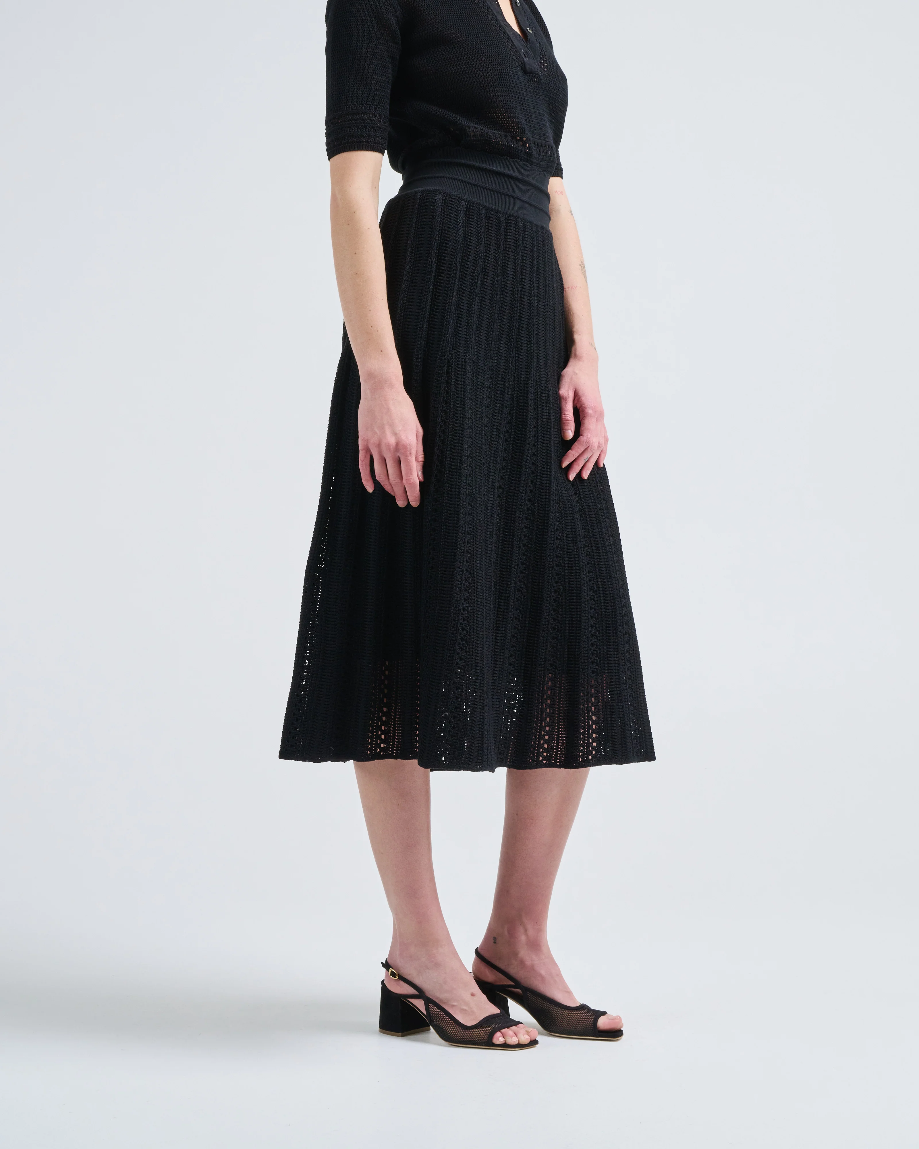 long skirt with macrame stitch - Image 3