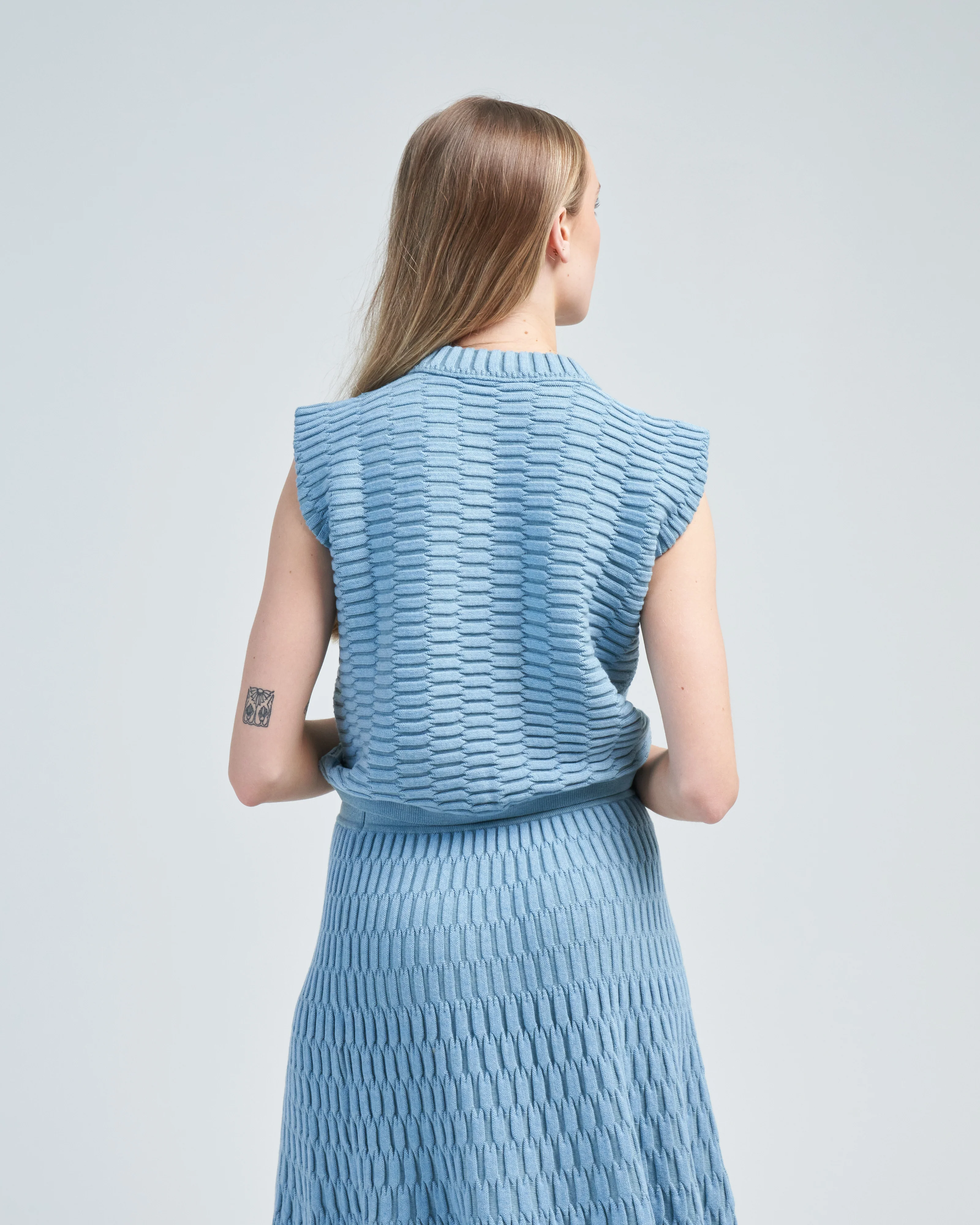 sleeveless structured top in zellige stitch - Image 4