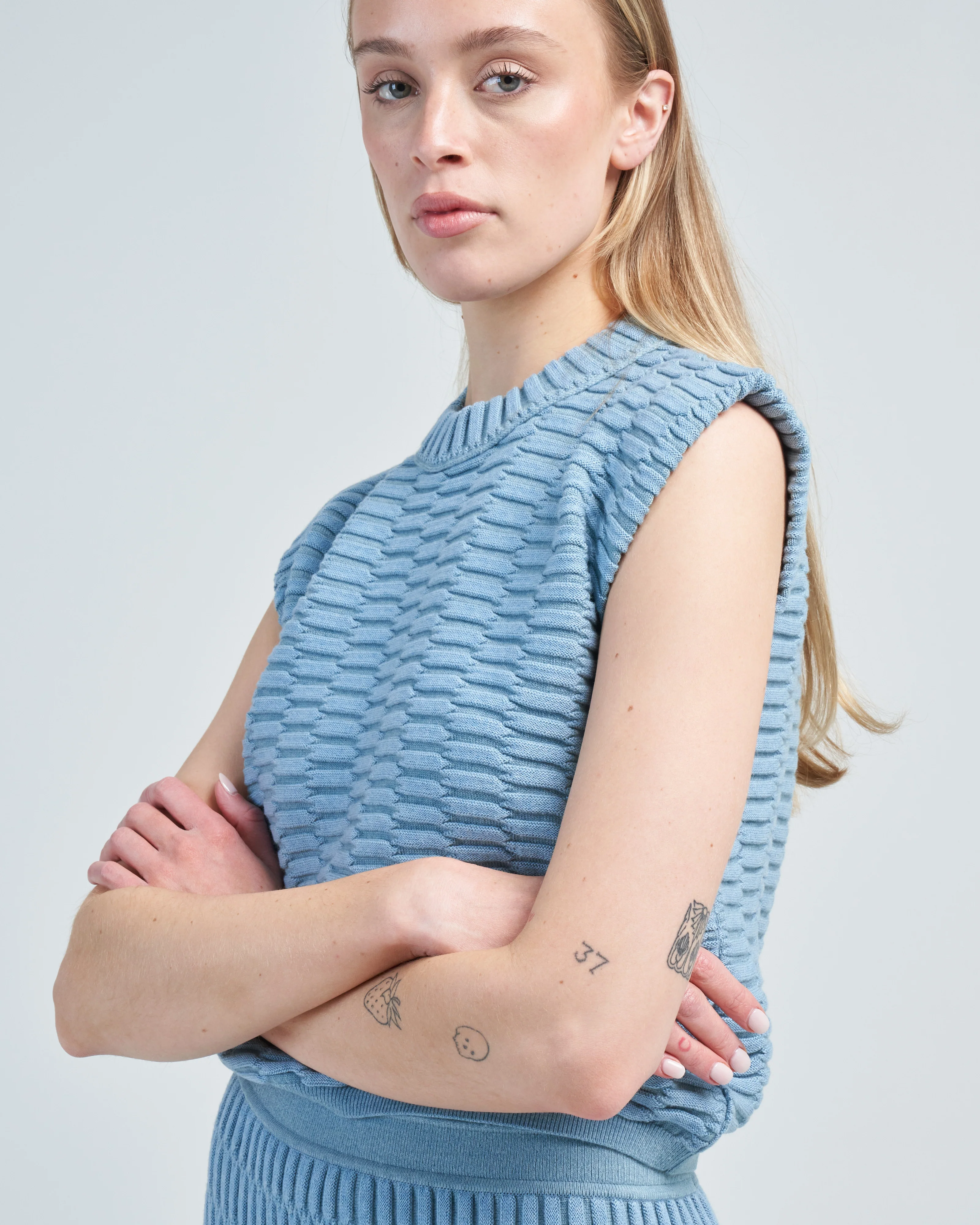 sleeveless structured top in zellige stitch - Image 5