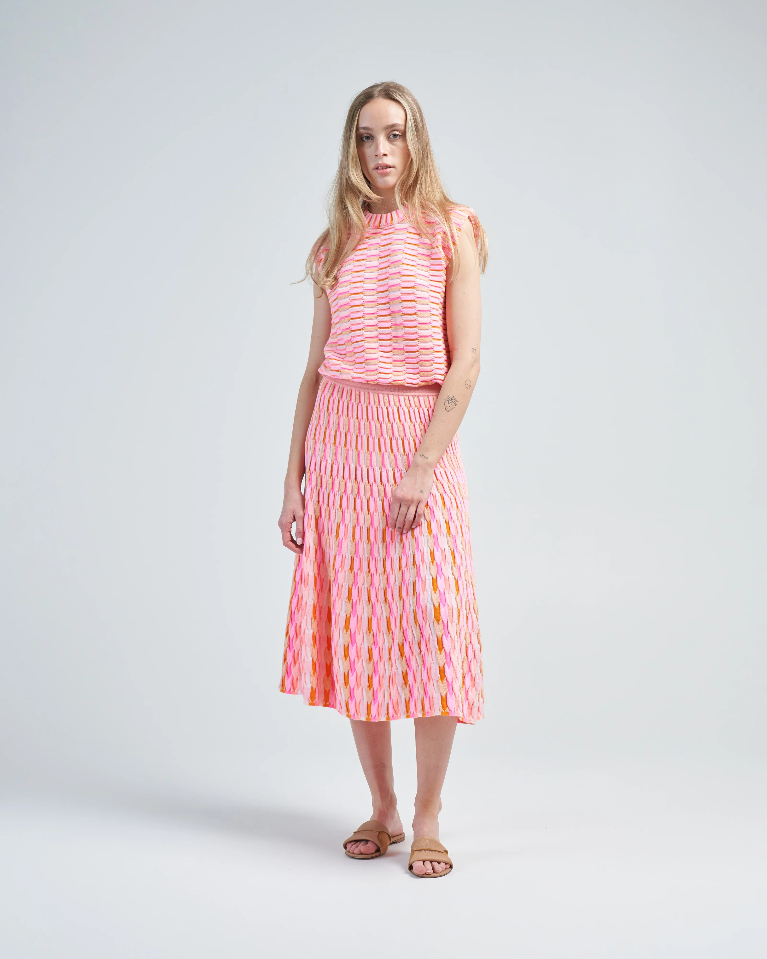 sleeveless structured top in zellige stitch - Image 2