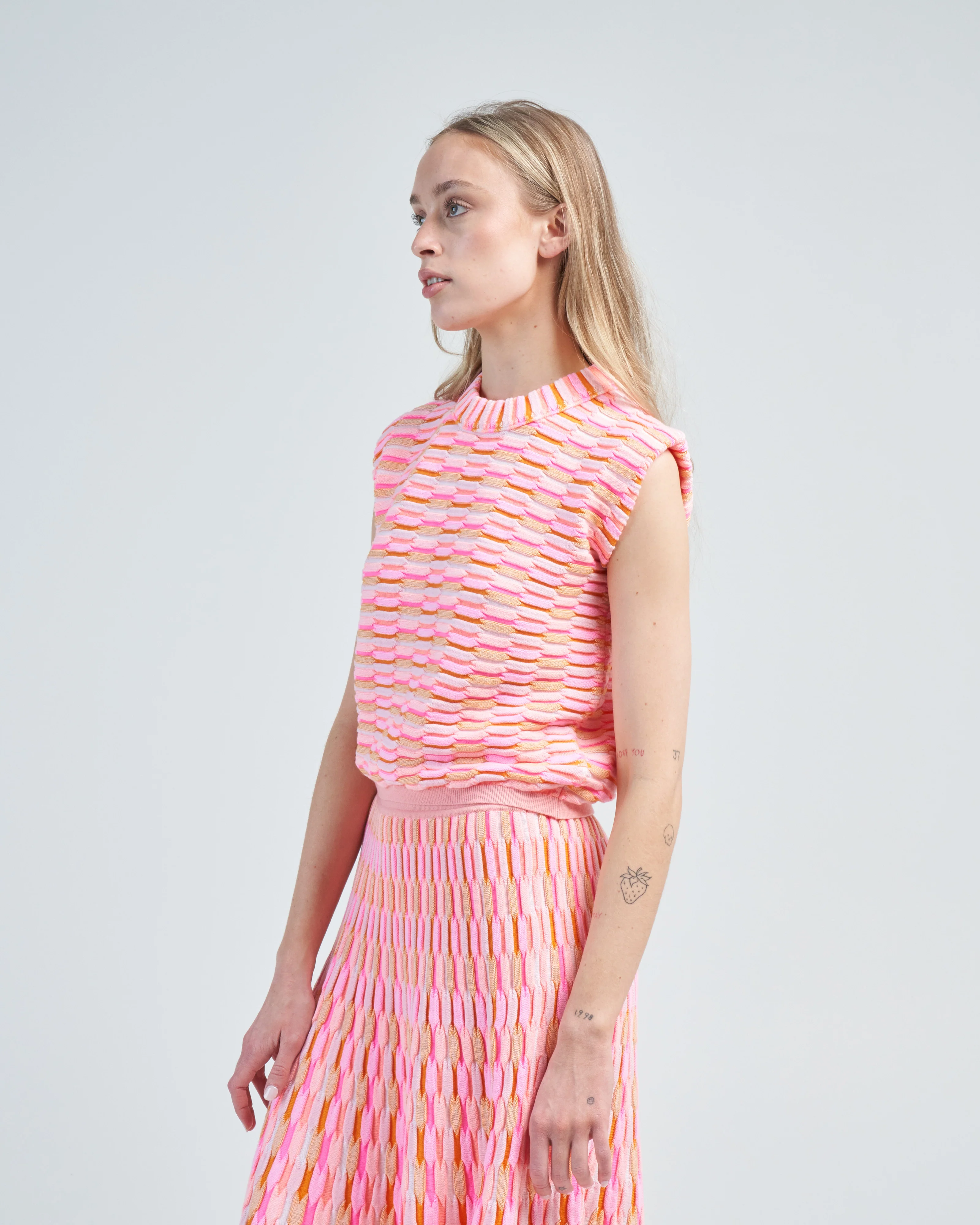 sleeveless structured top in zellige stitch - Image 3