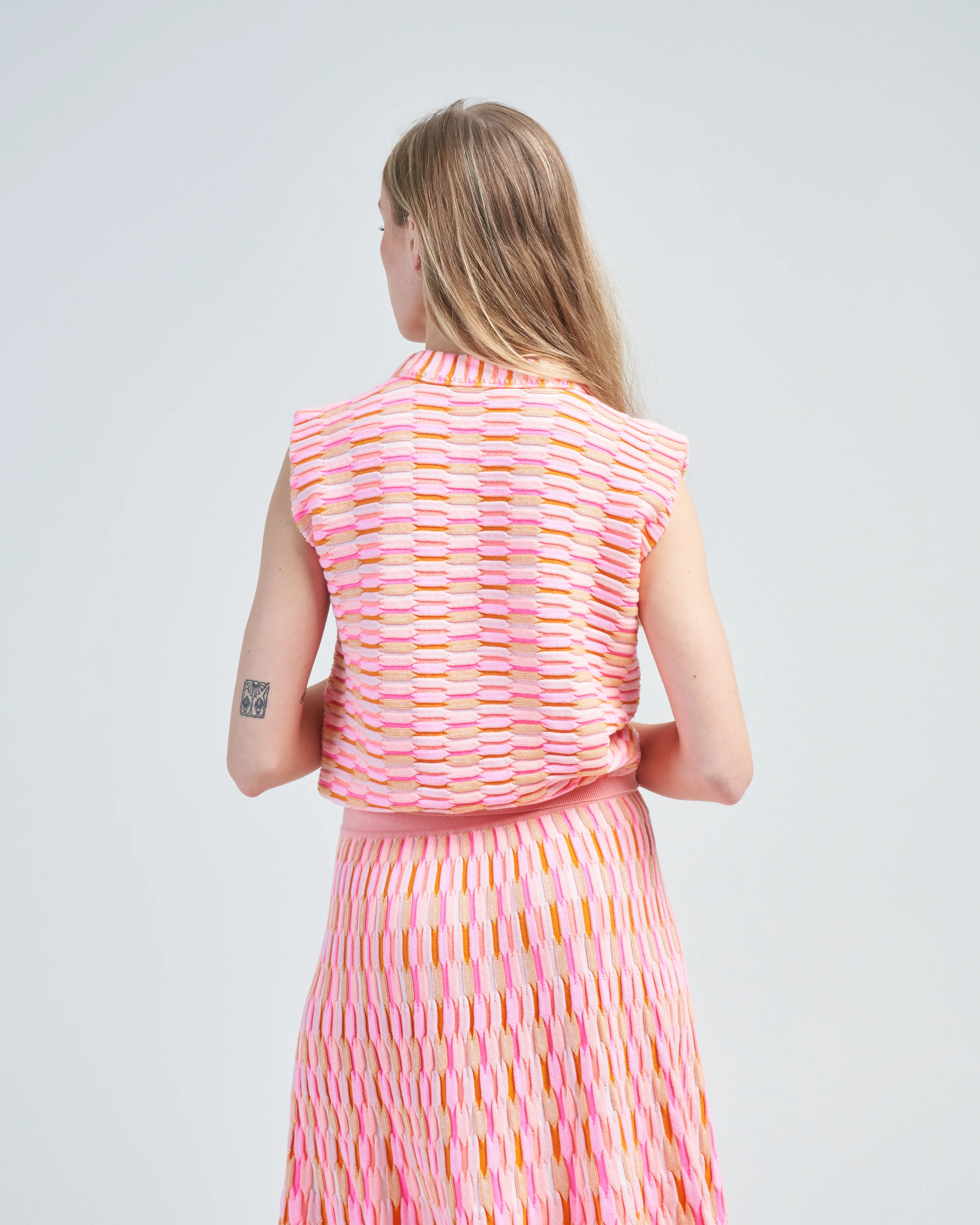 sleeveless structured top in zellige stitch - Image 4