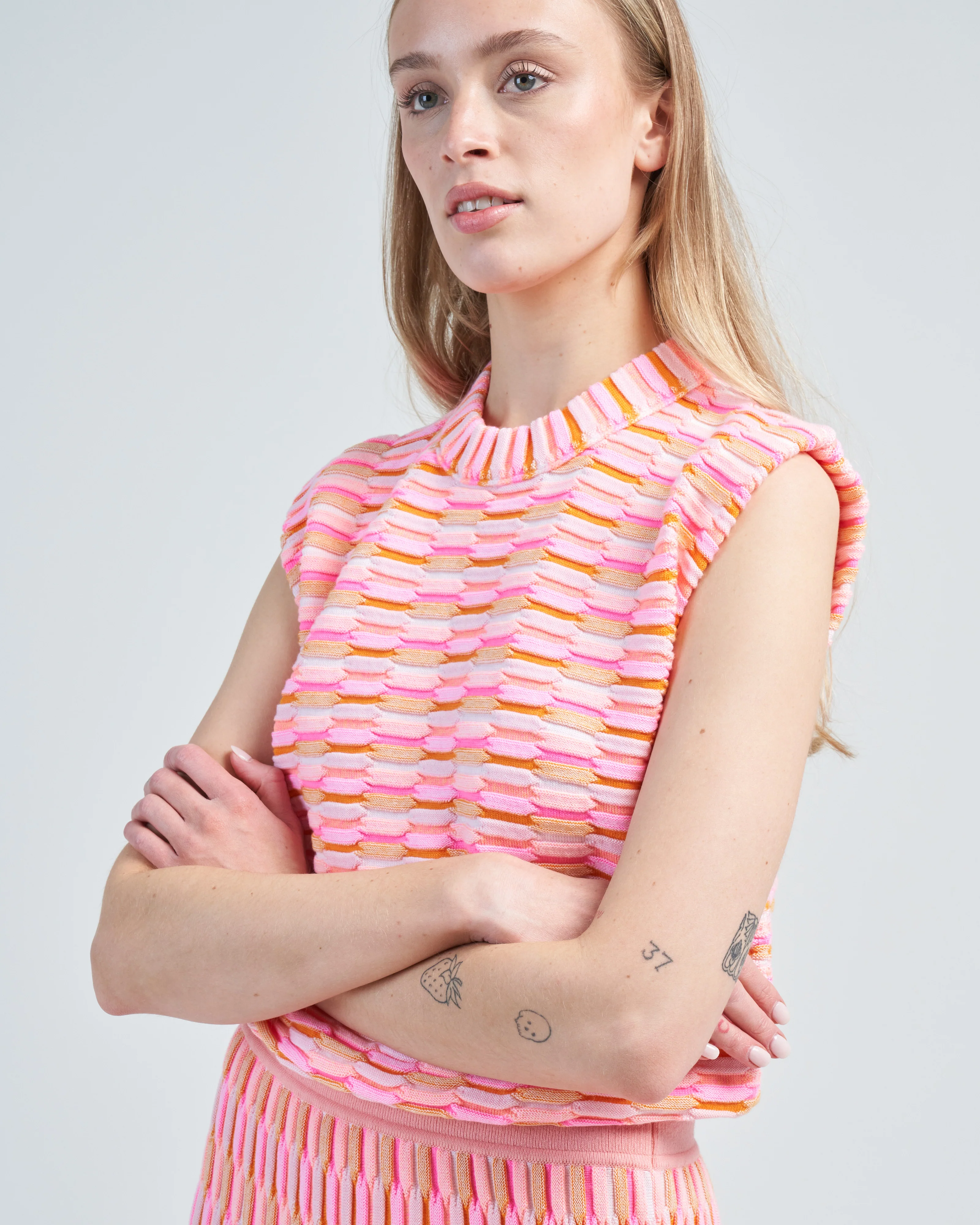 sleeveless structured top in zellige stitch - Image 5