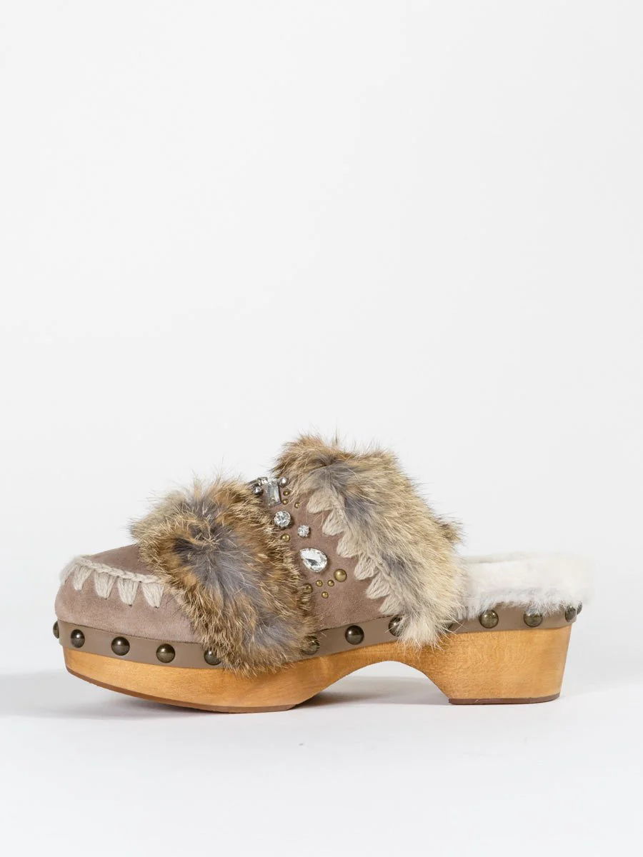 clog with rabbit trim - Image 2