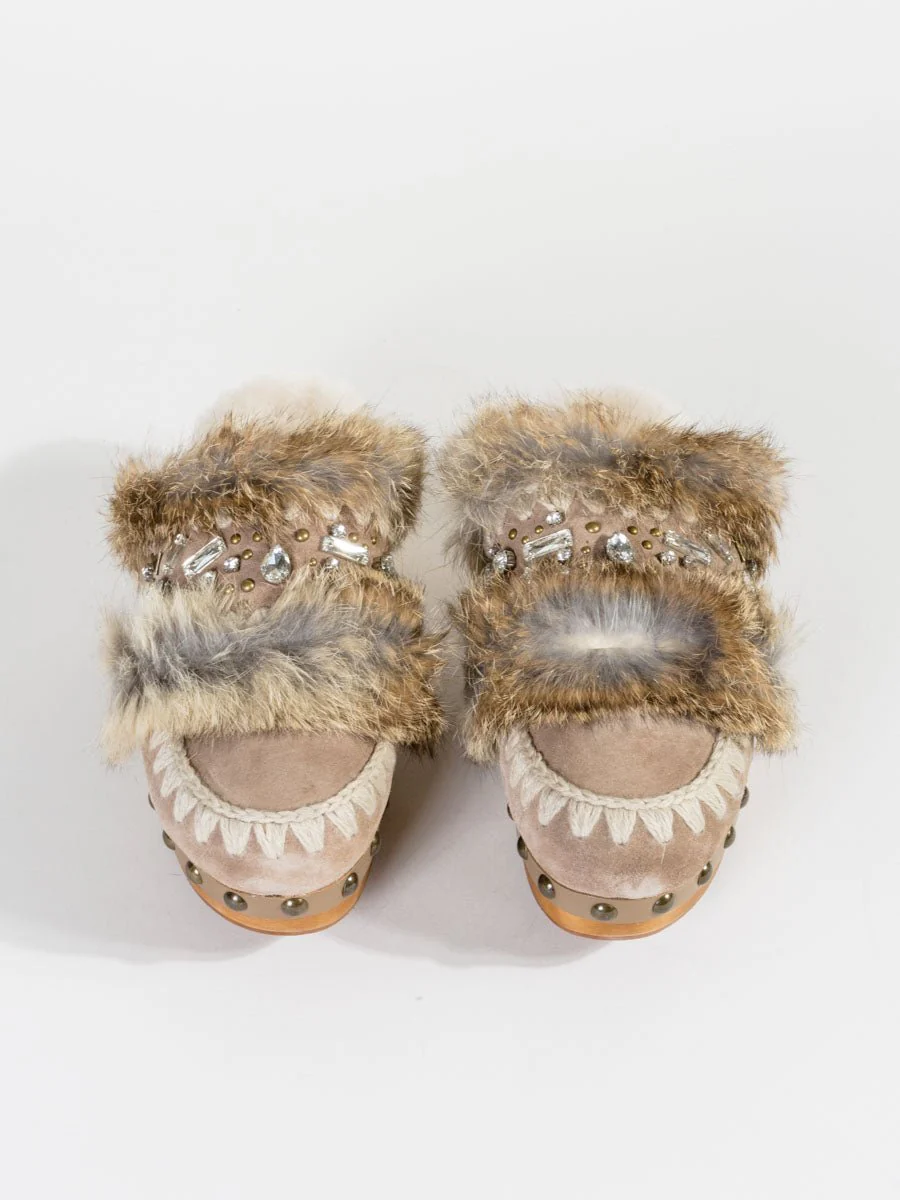 clog with rabbit trim - Image 3