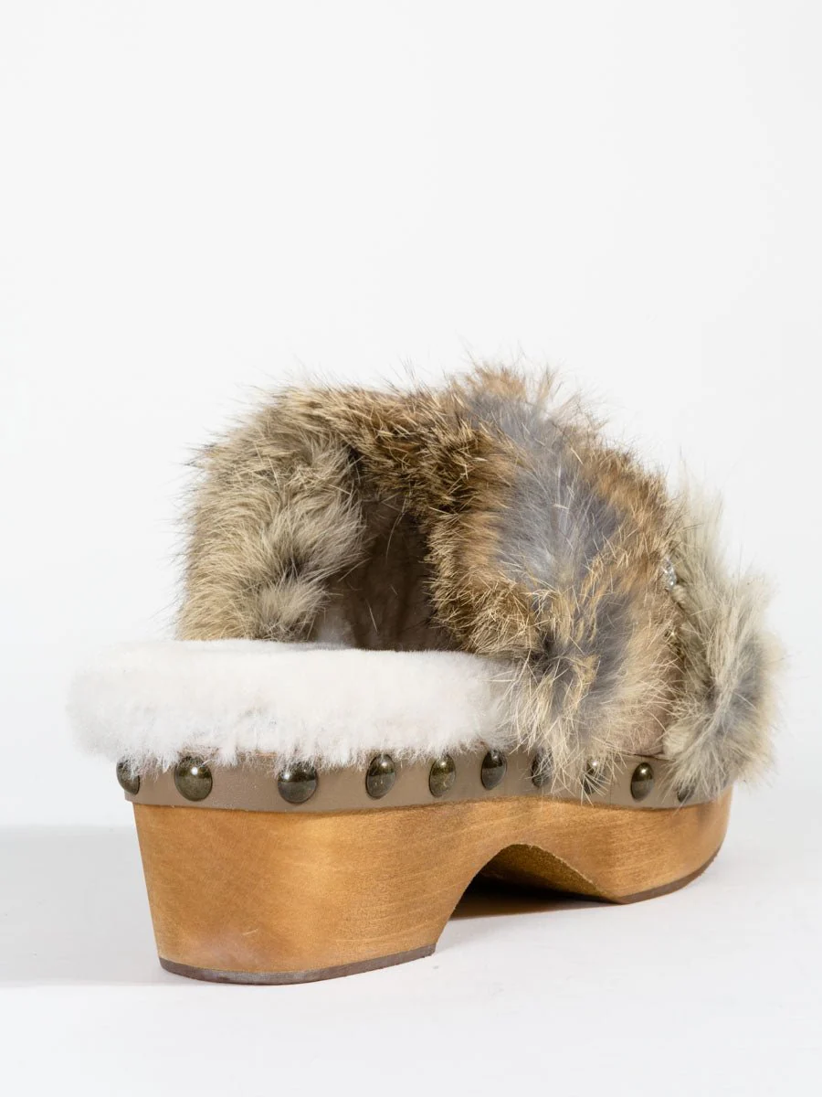 clog with rabbit trim - Image 4