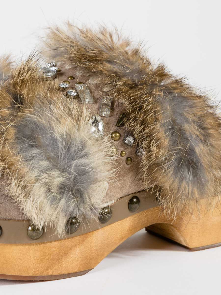 clog with rabbit trim - Image 7
