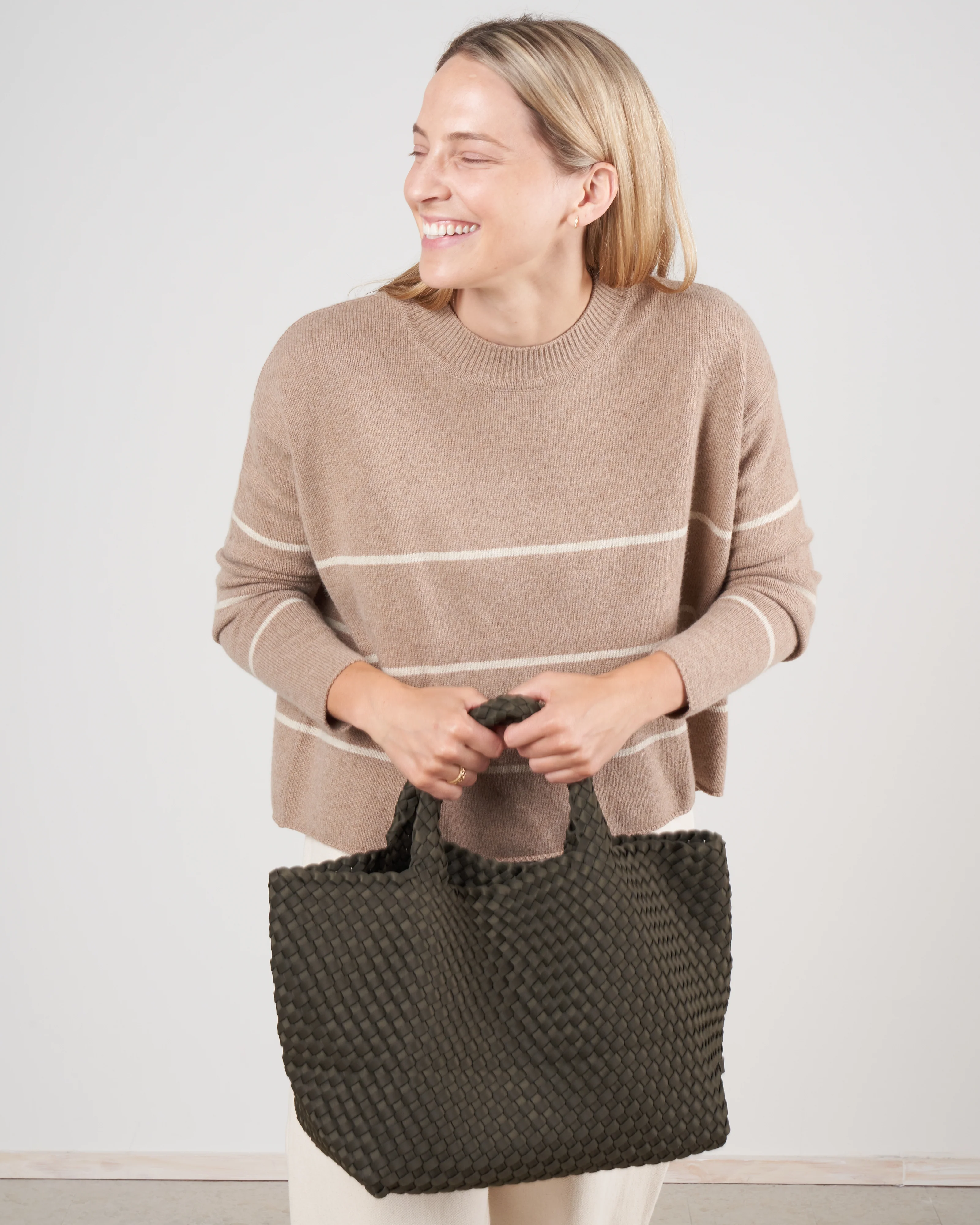 st barths medium tote - moss - Image 2
