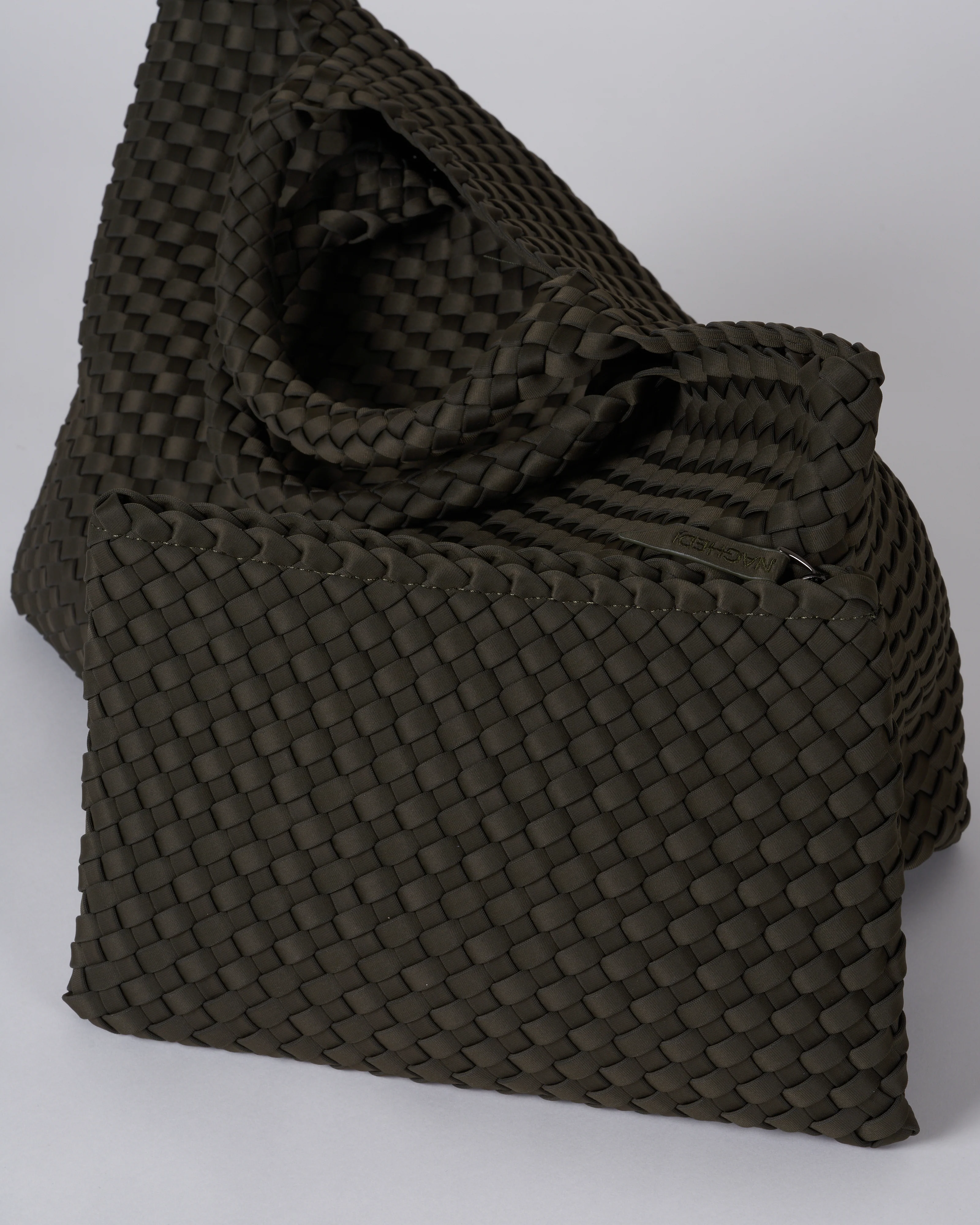 st barths medium tote - moss - Image 4
