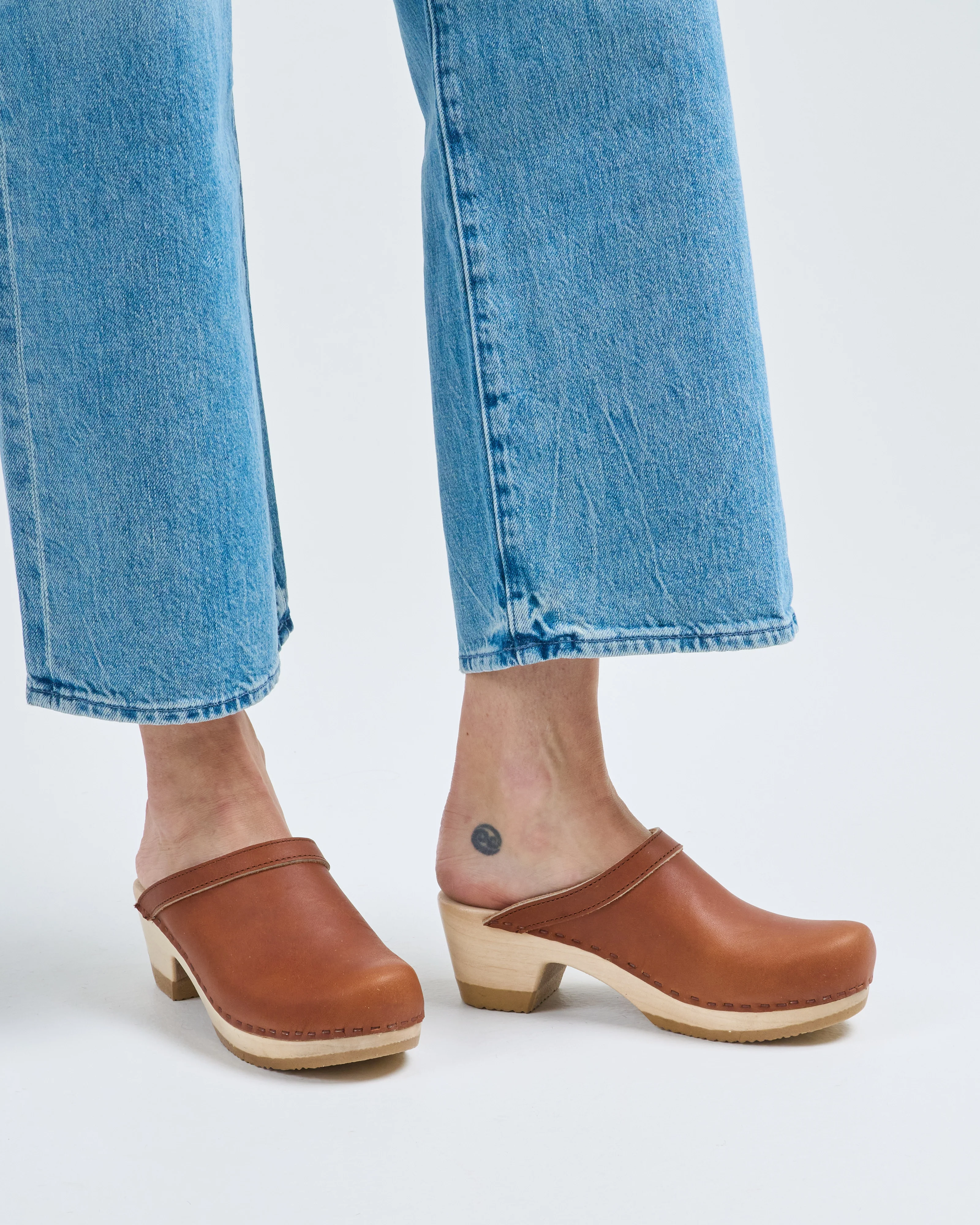 old school clog on mid heel - Image 5