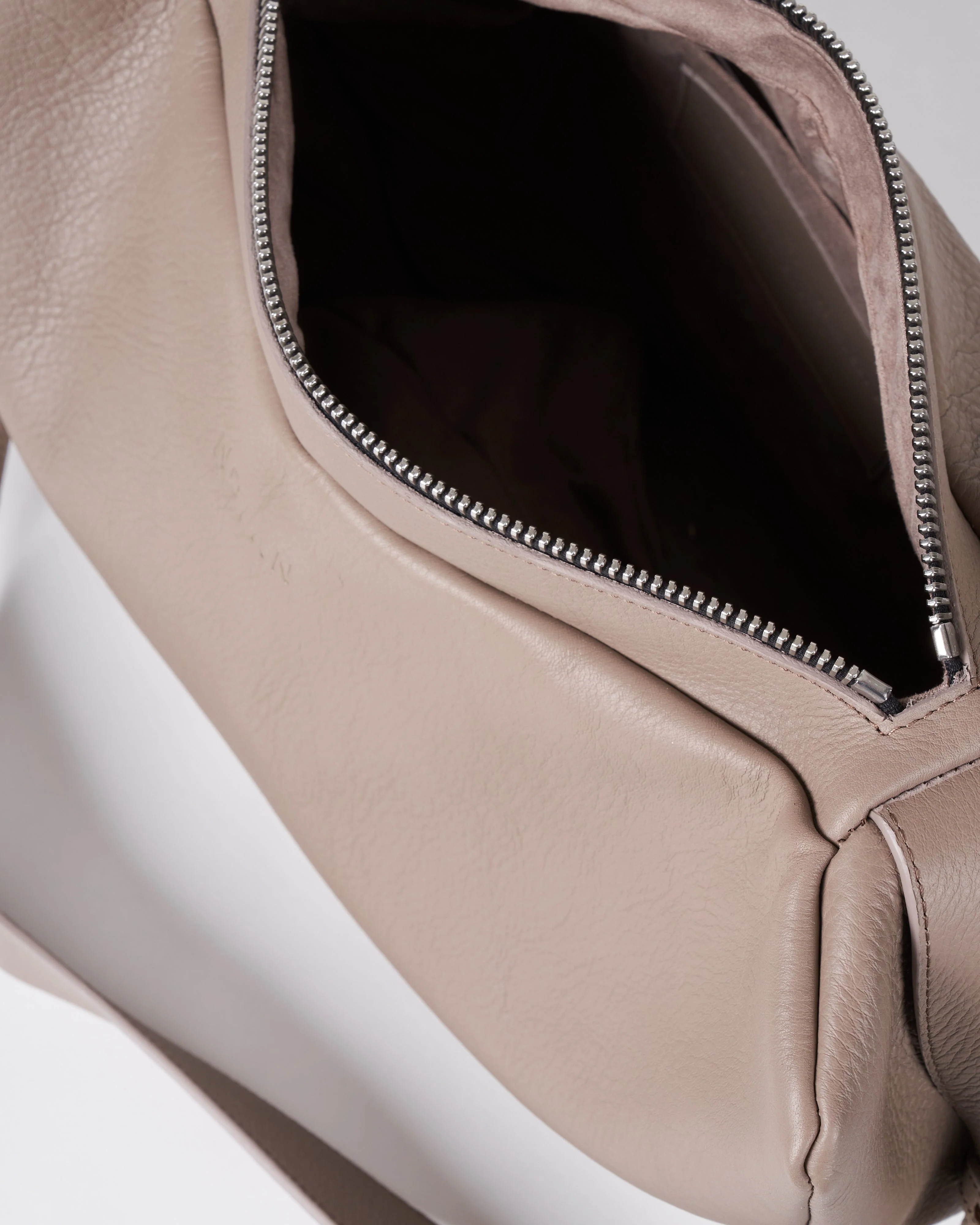 yuka crossbody - acacia leather - Image 4