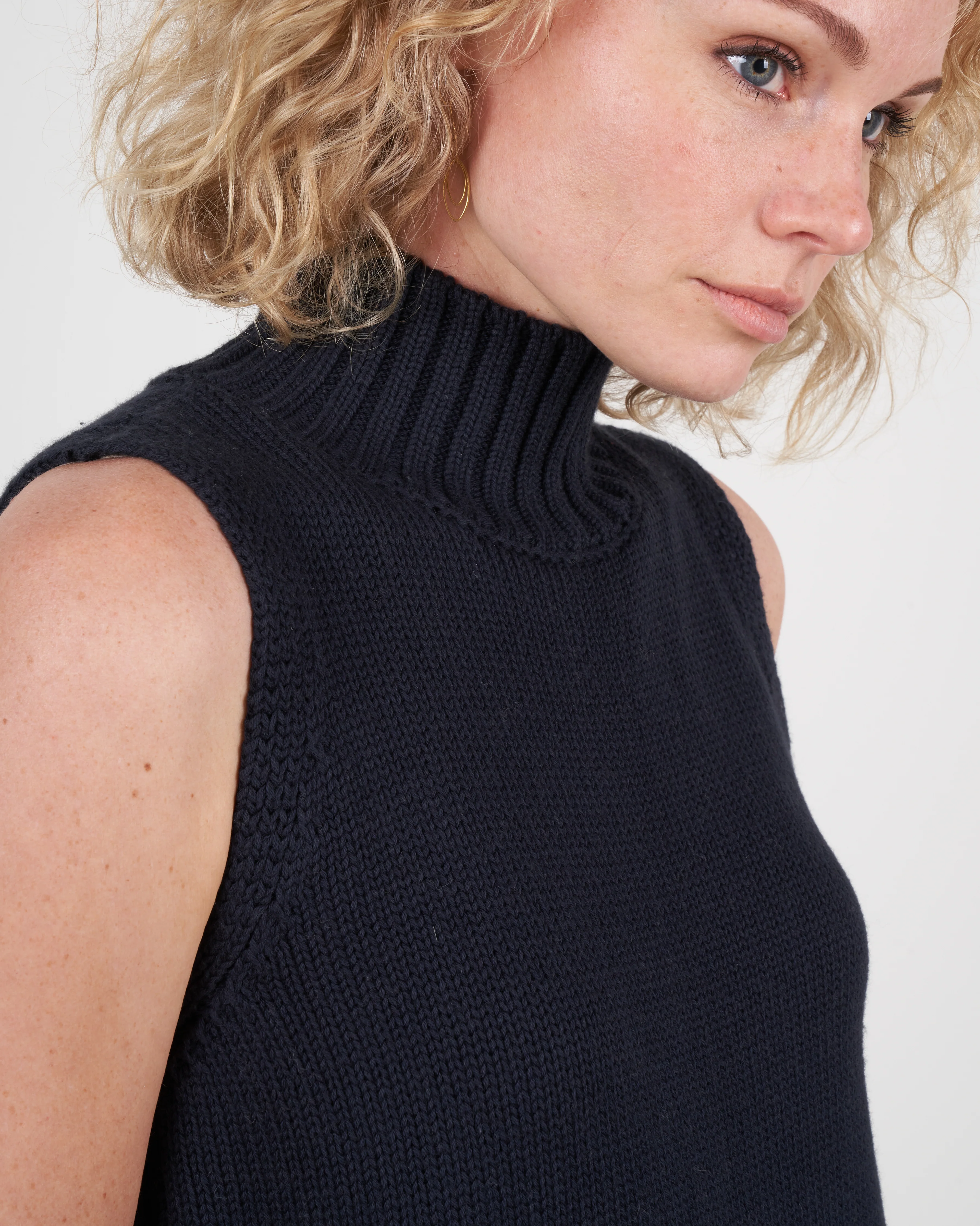 anna sleeveless turtleneck - navy - Image 5
