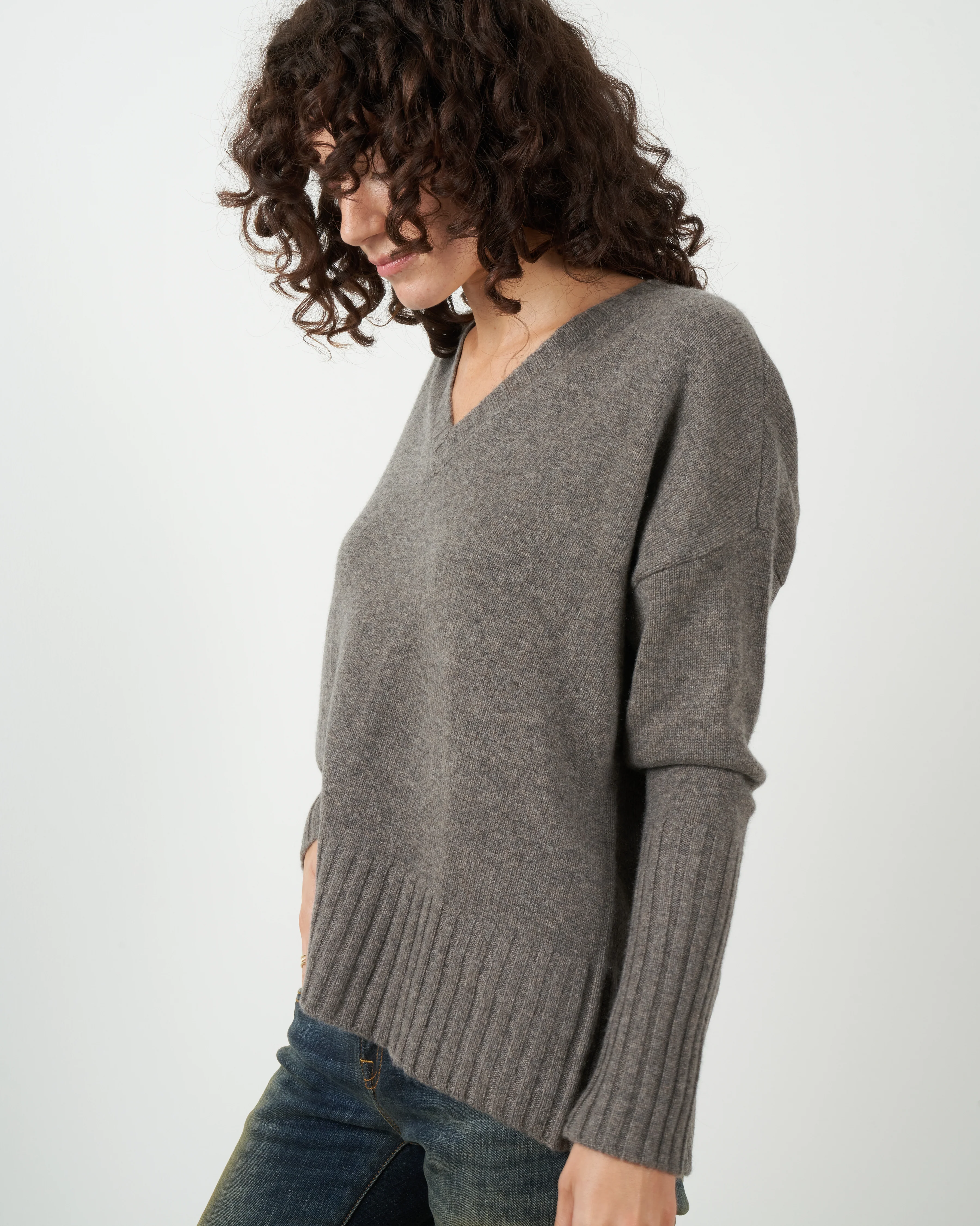 ella v-neck cashmere sweater - otter - Image 2