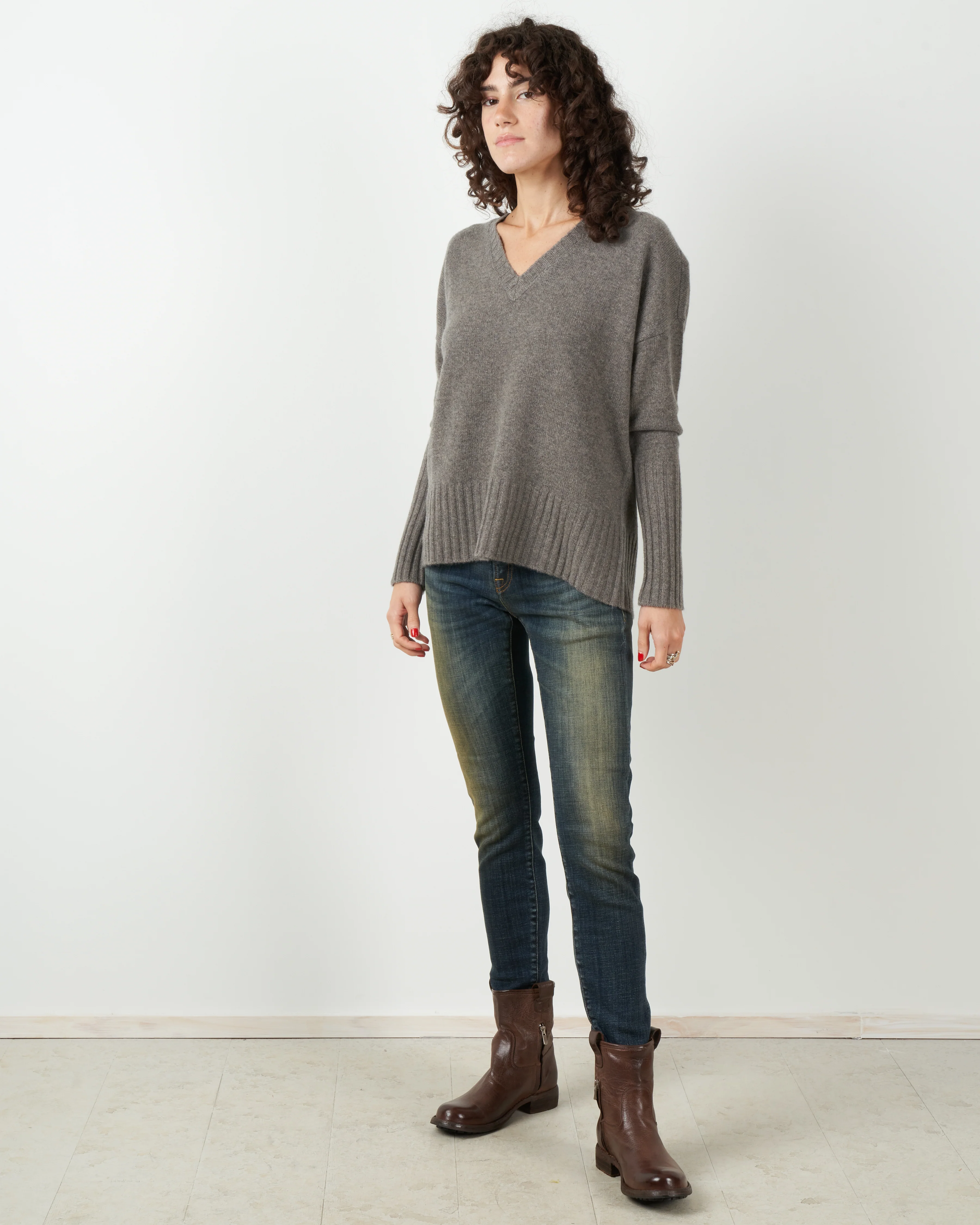 ella v-neck cashmere sweater - otter - Image 4