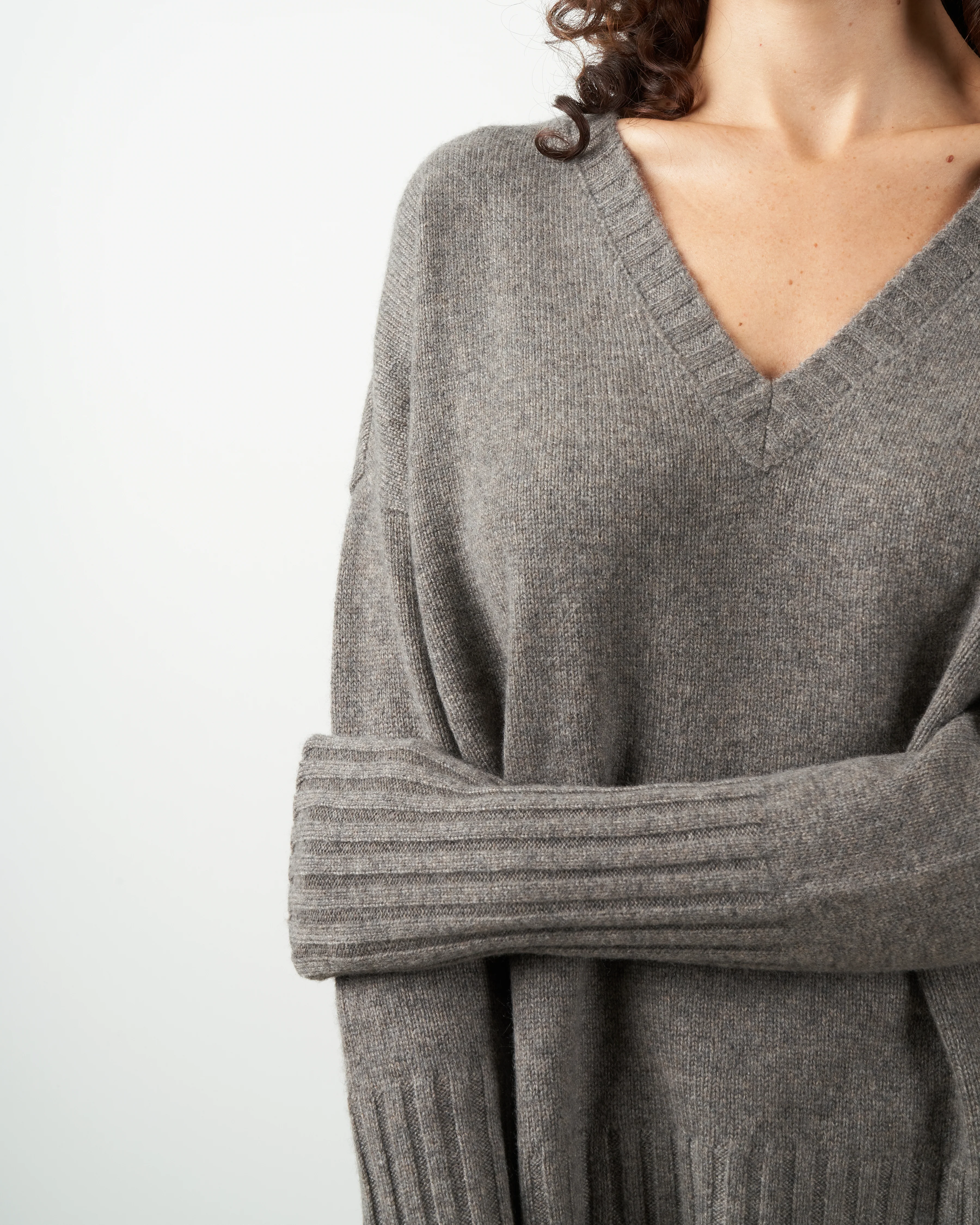 ella v-neck cashmere sweater - otter - Image 5