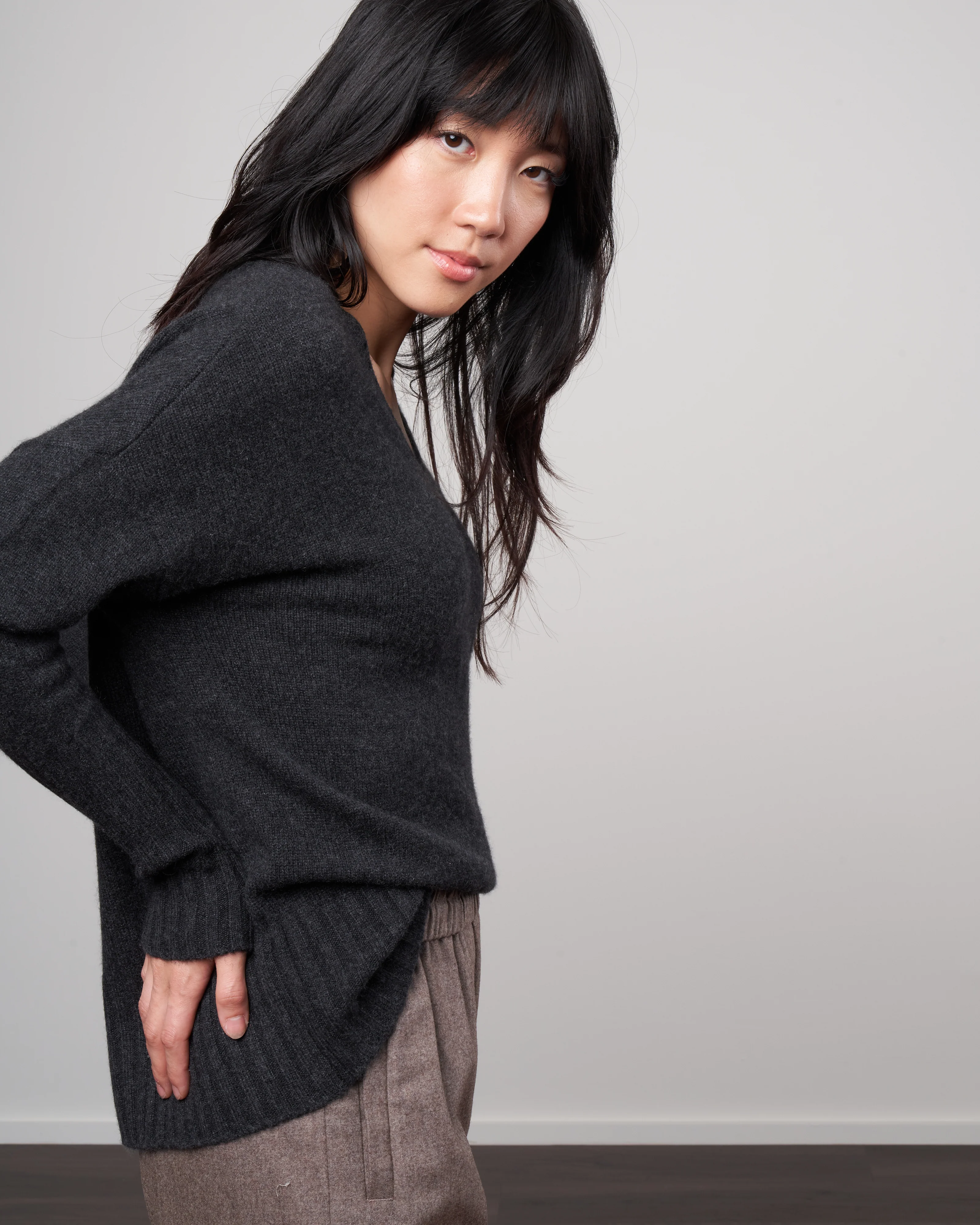 oversized v neck sweater - charcoal - Image 3