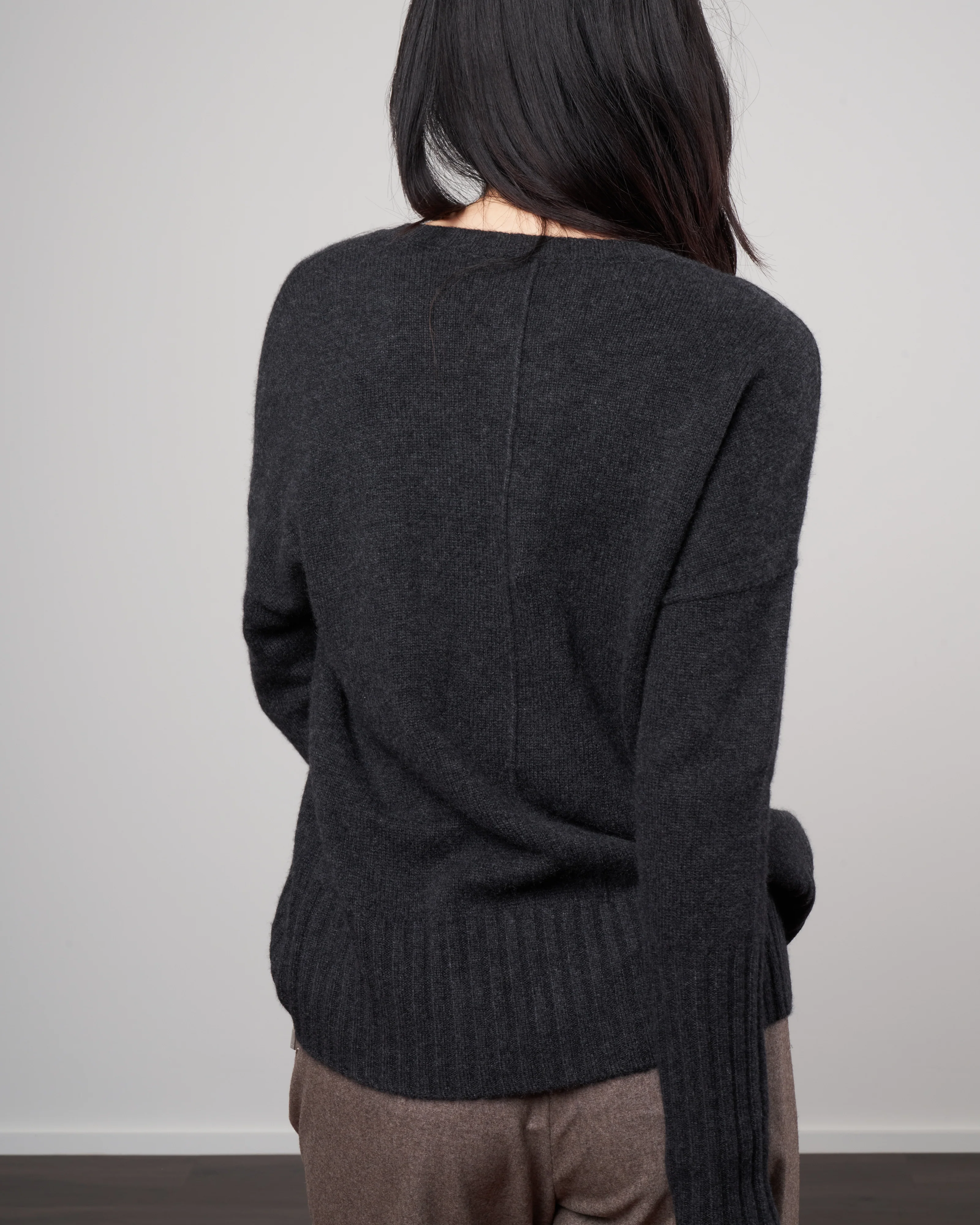 oversized v neck sweater - charcoal - Image 4