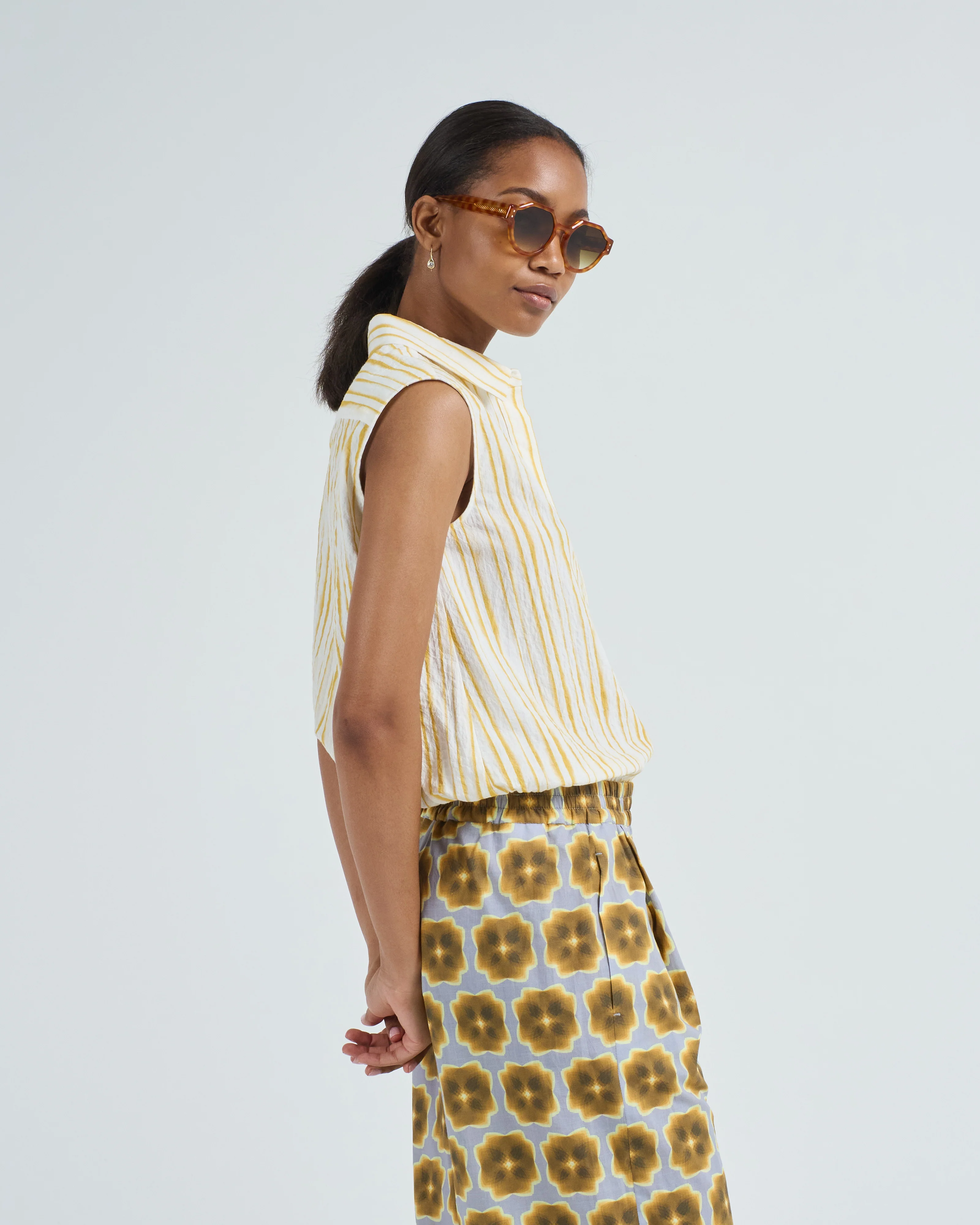 sleeveless collared shirt - Image 3