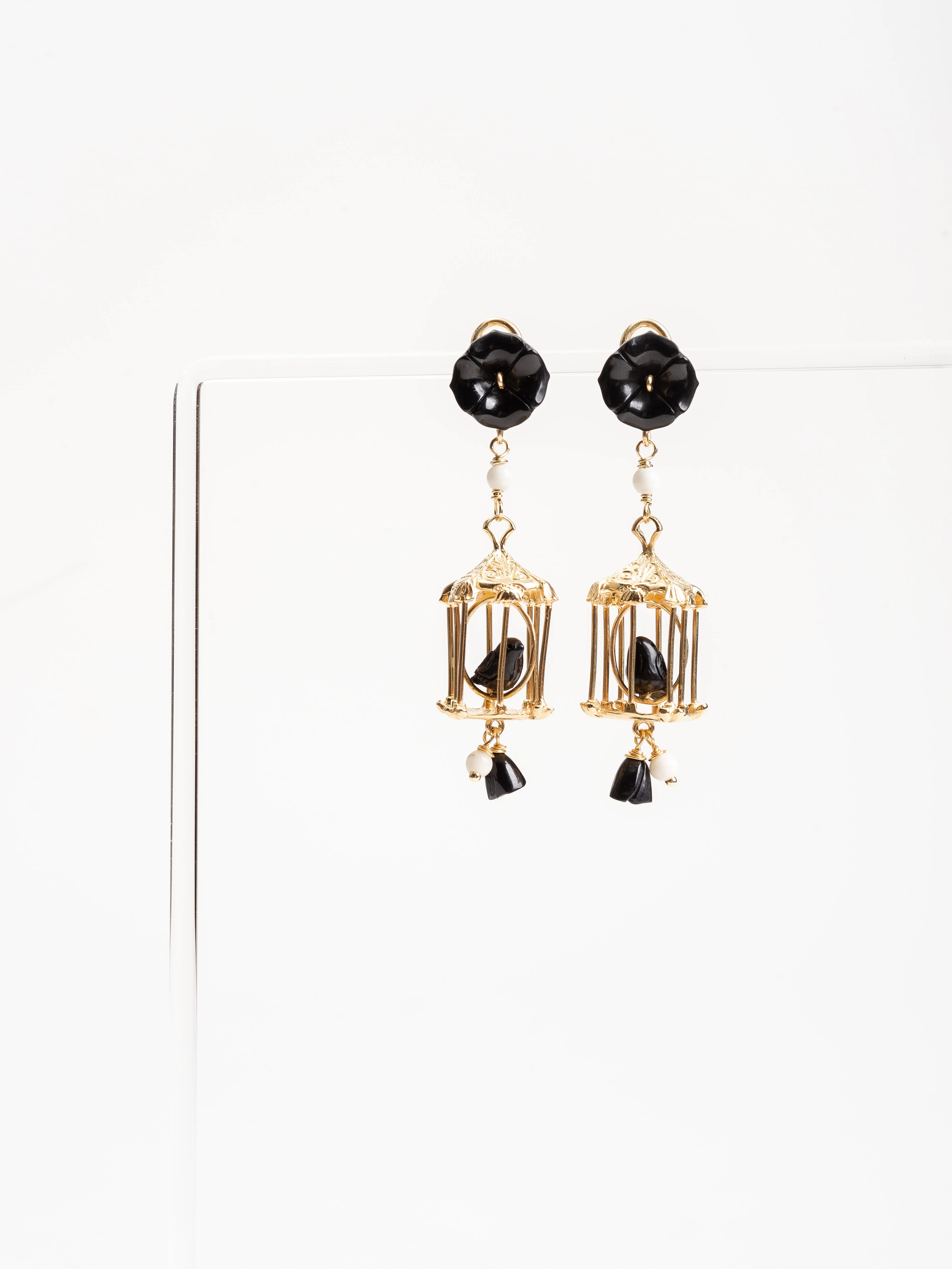 pagoda earrings - black - Image 3
