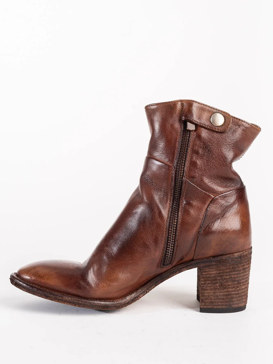 sarah boot - Image 2