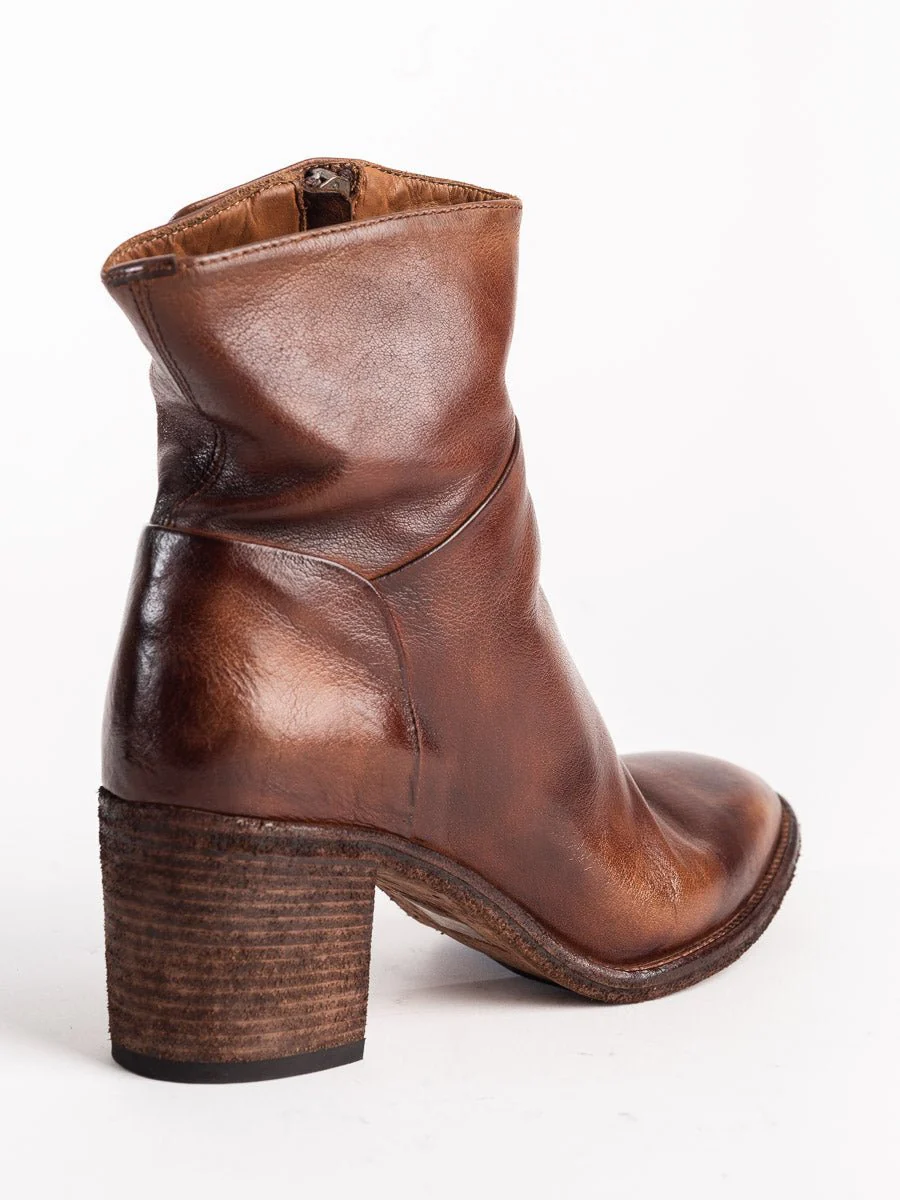 sarah boot - Image 5