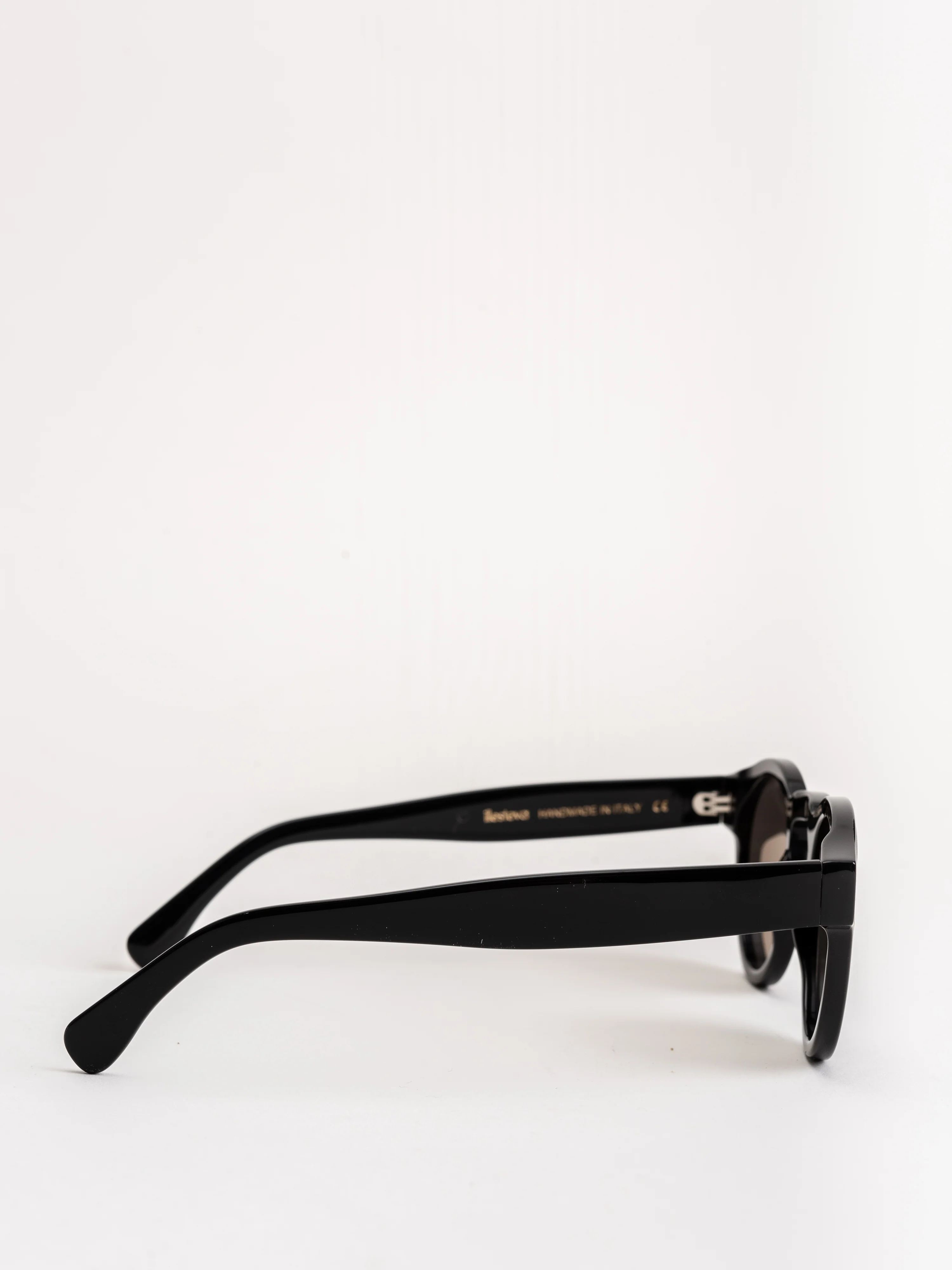 one point one sunglasses - black - Image 3
