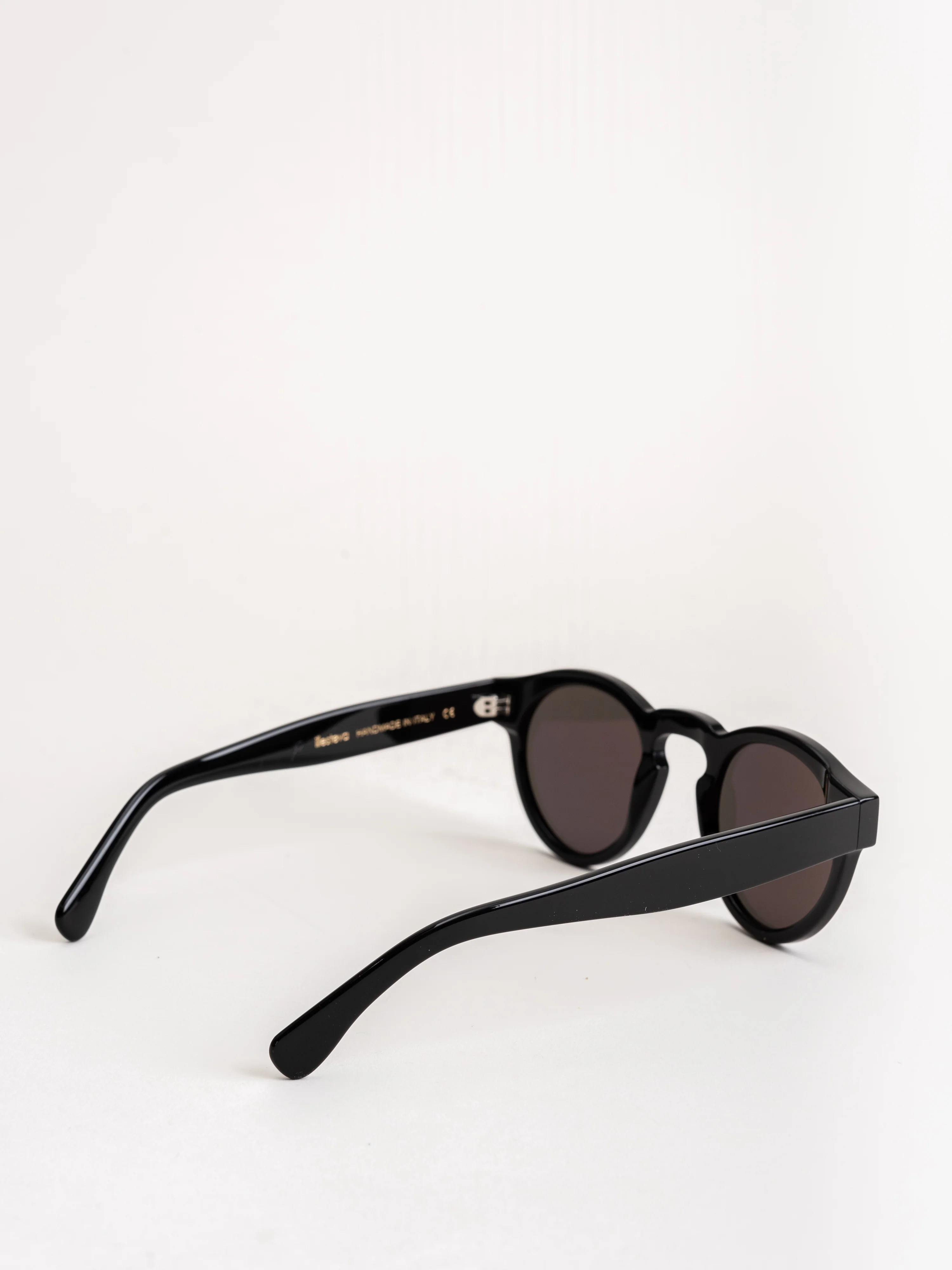 one point one sunglasses - black - Image 4