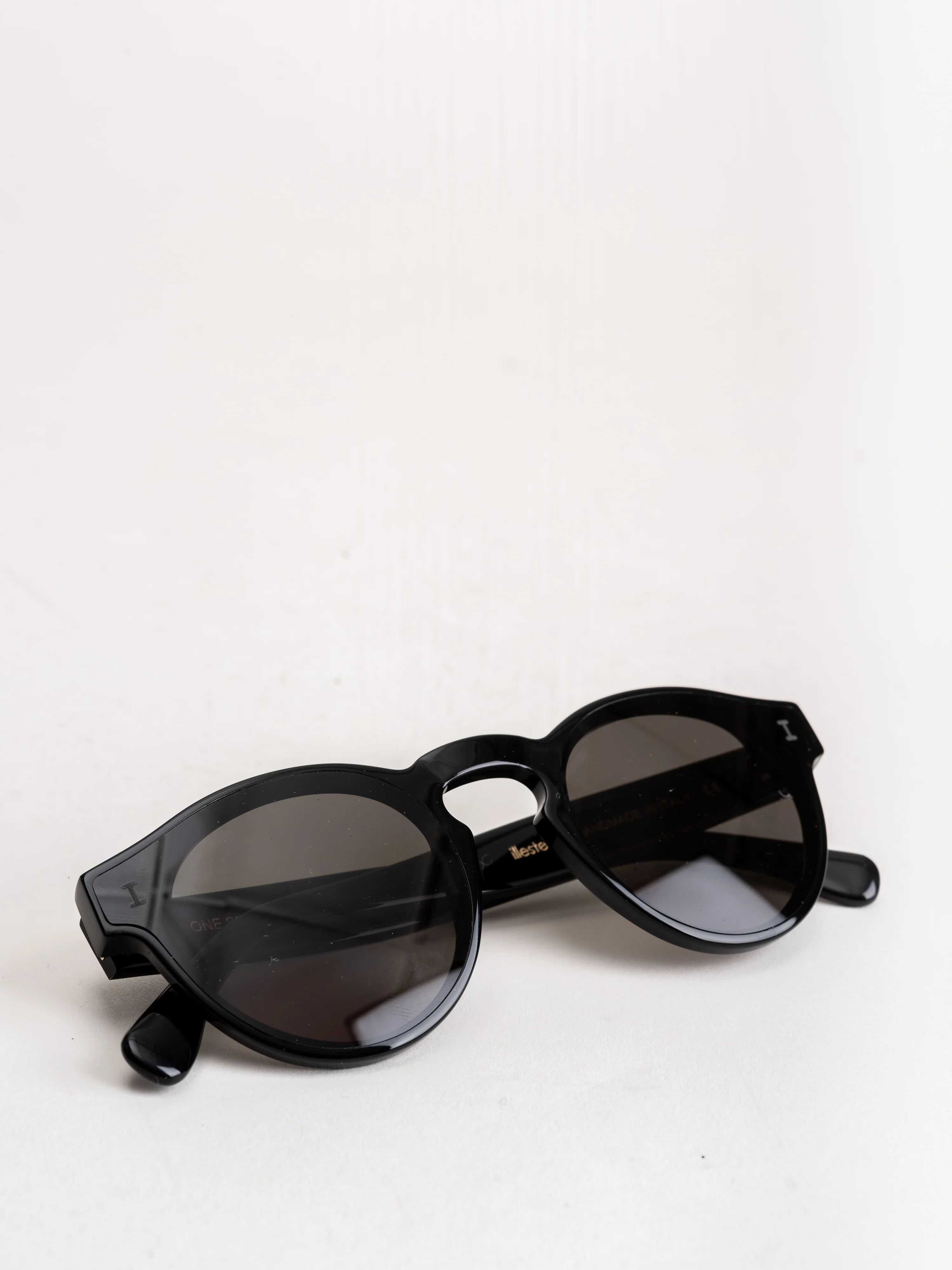 one point one sunglasses - black - Image 5