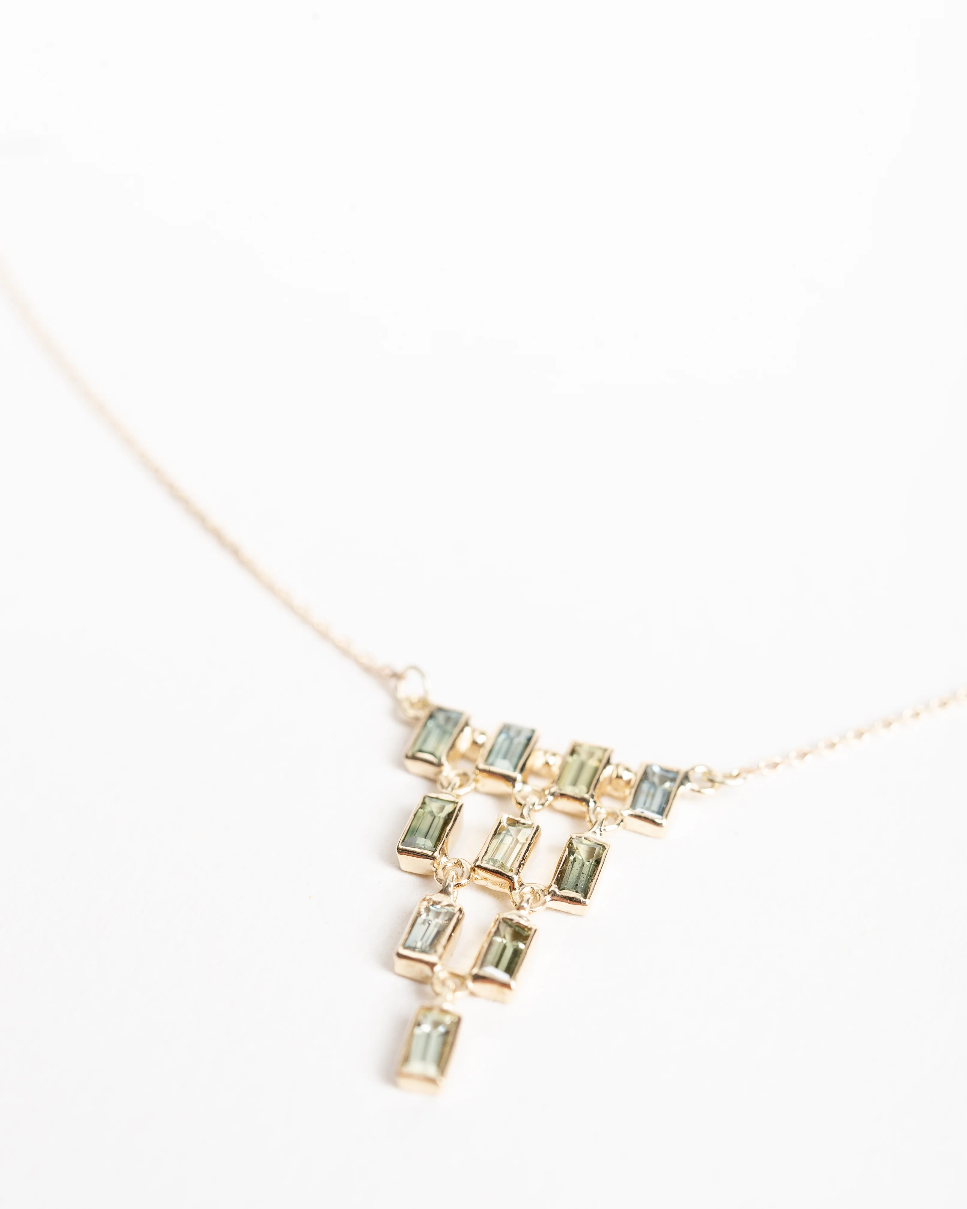 baguette cascade necklace - green sapphire - Image 2