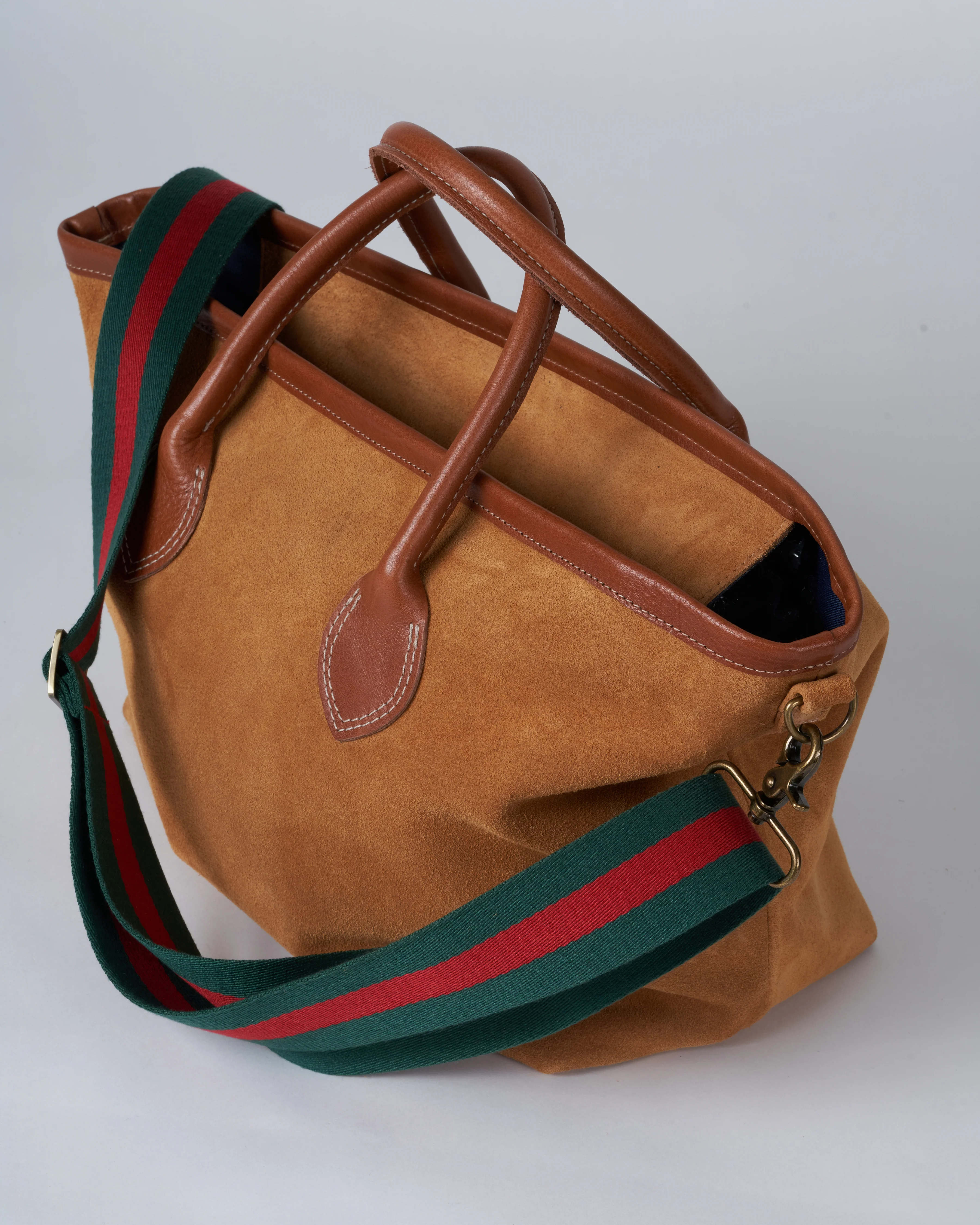 lil easy saddle bag - caramel with green and red web straps - Image 4