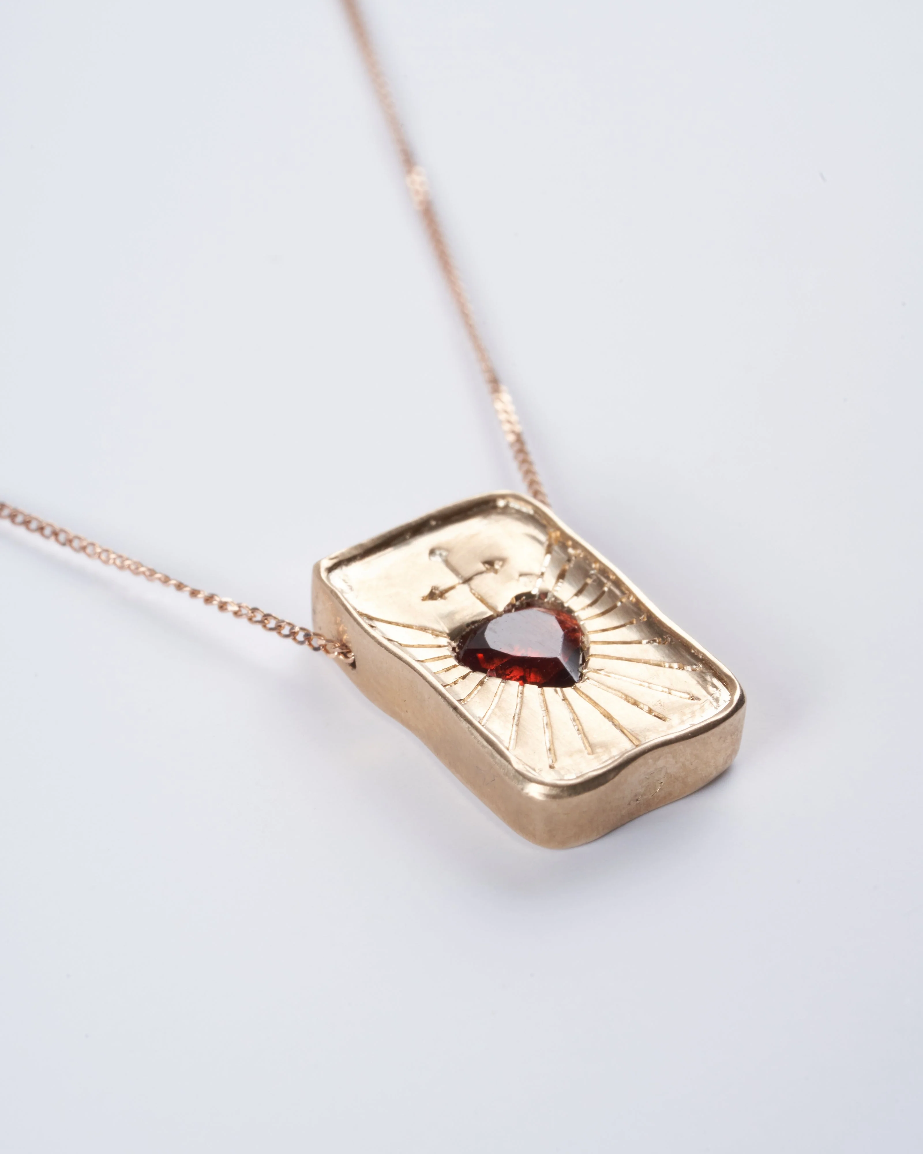 l’amour garnet necklace- gold - Image 2