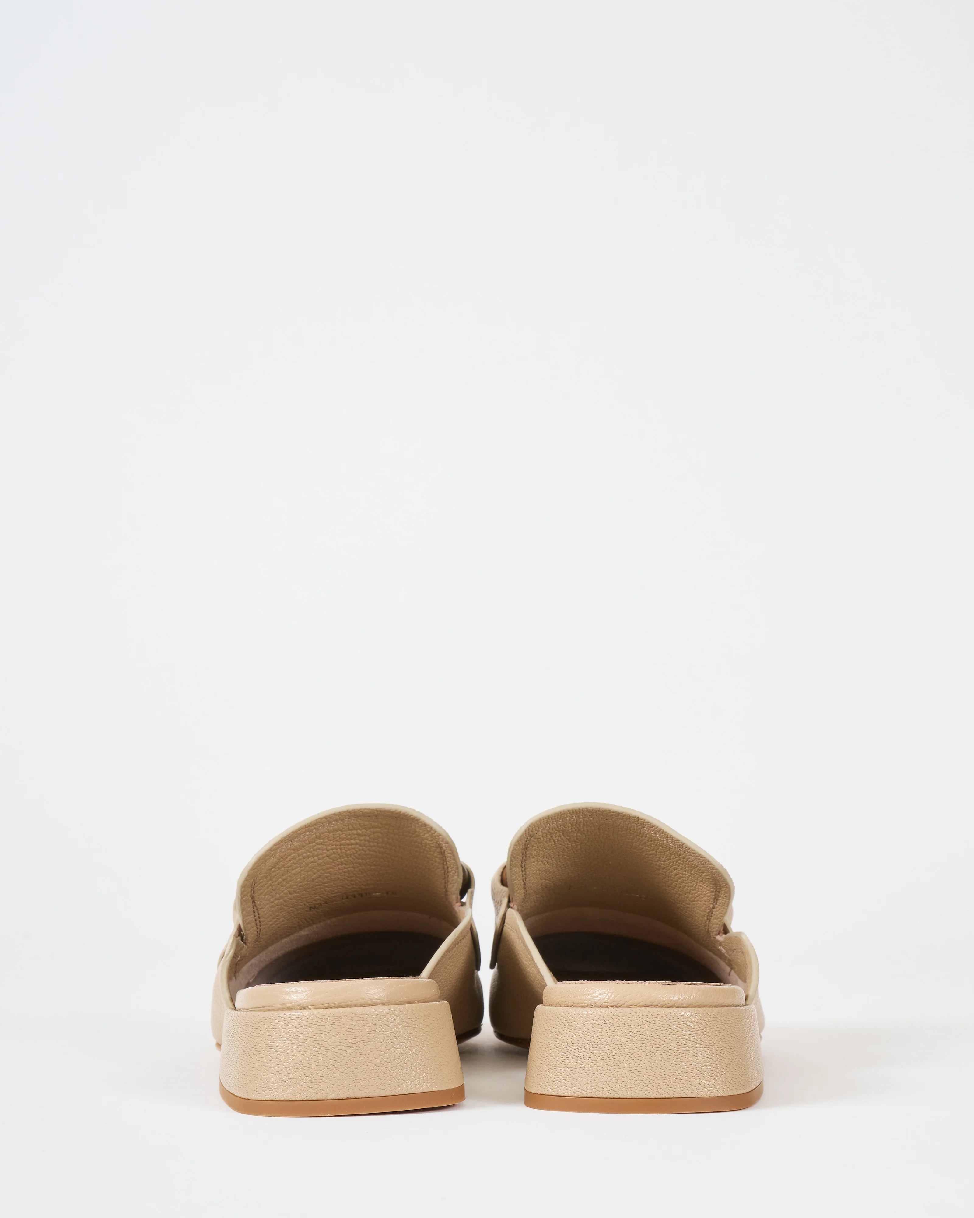 emalee flat - Image 3