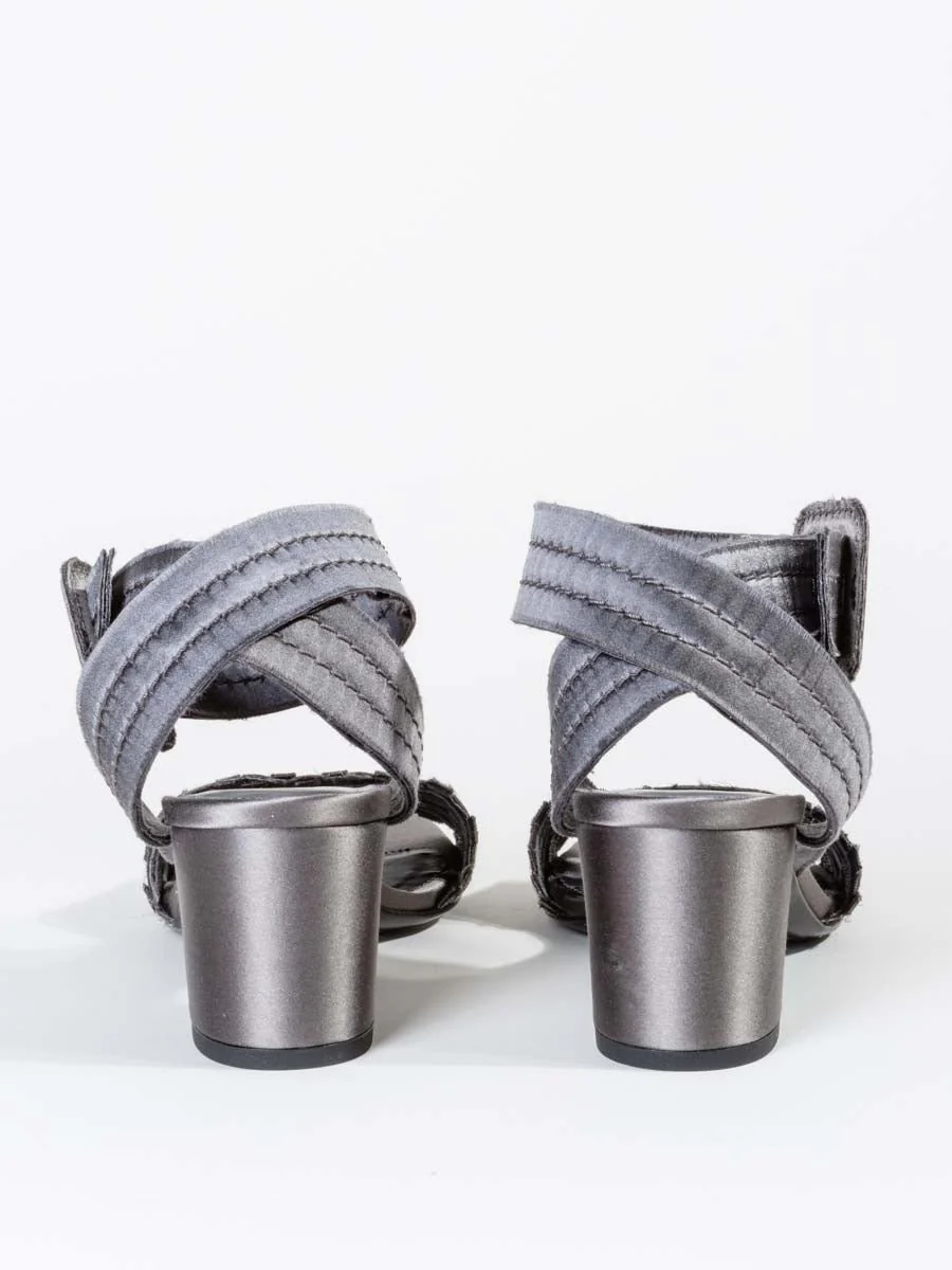 xari - fox satin - Image 4